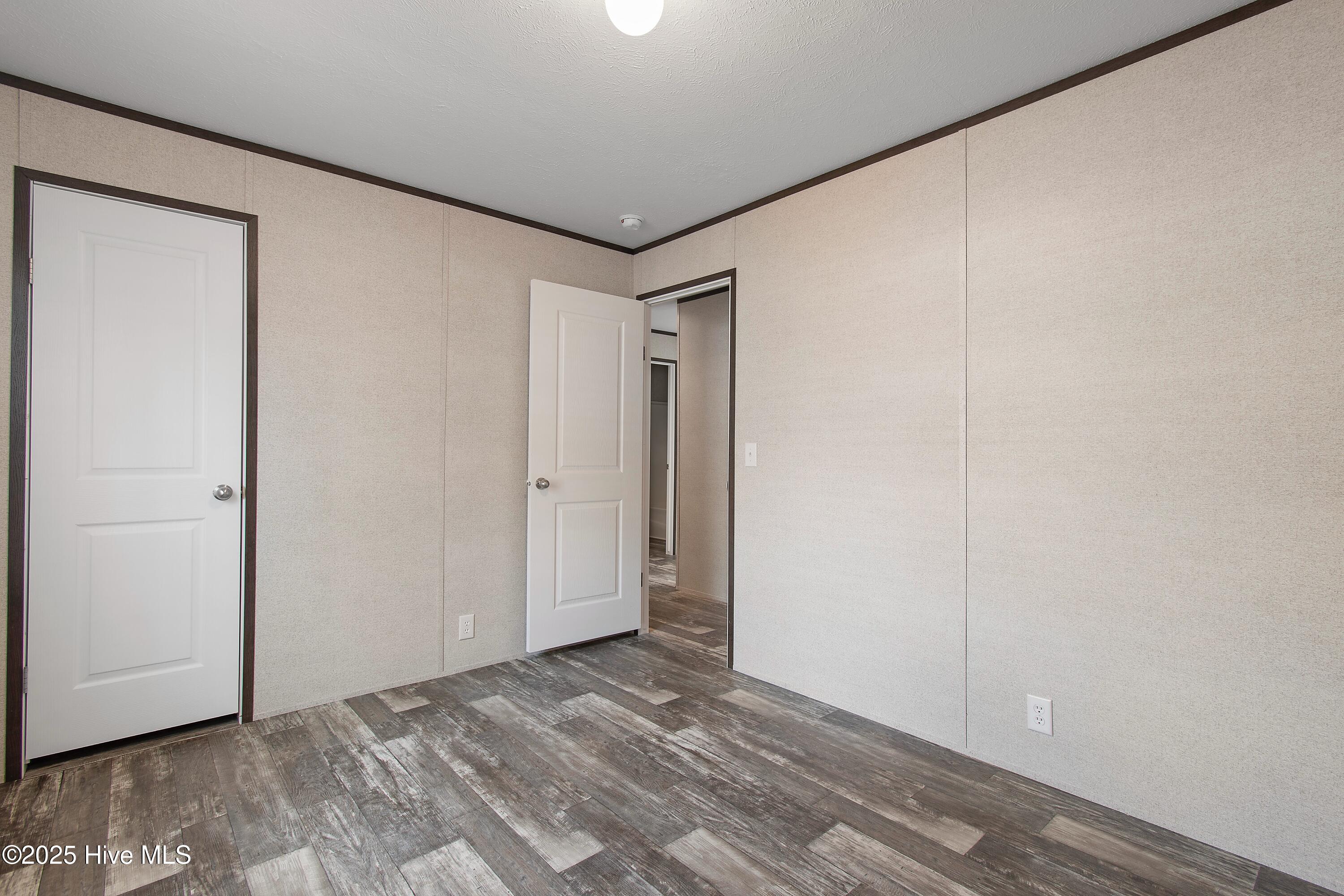 100542046 | Photo 25