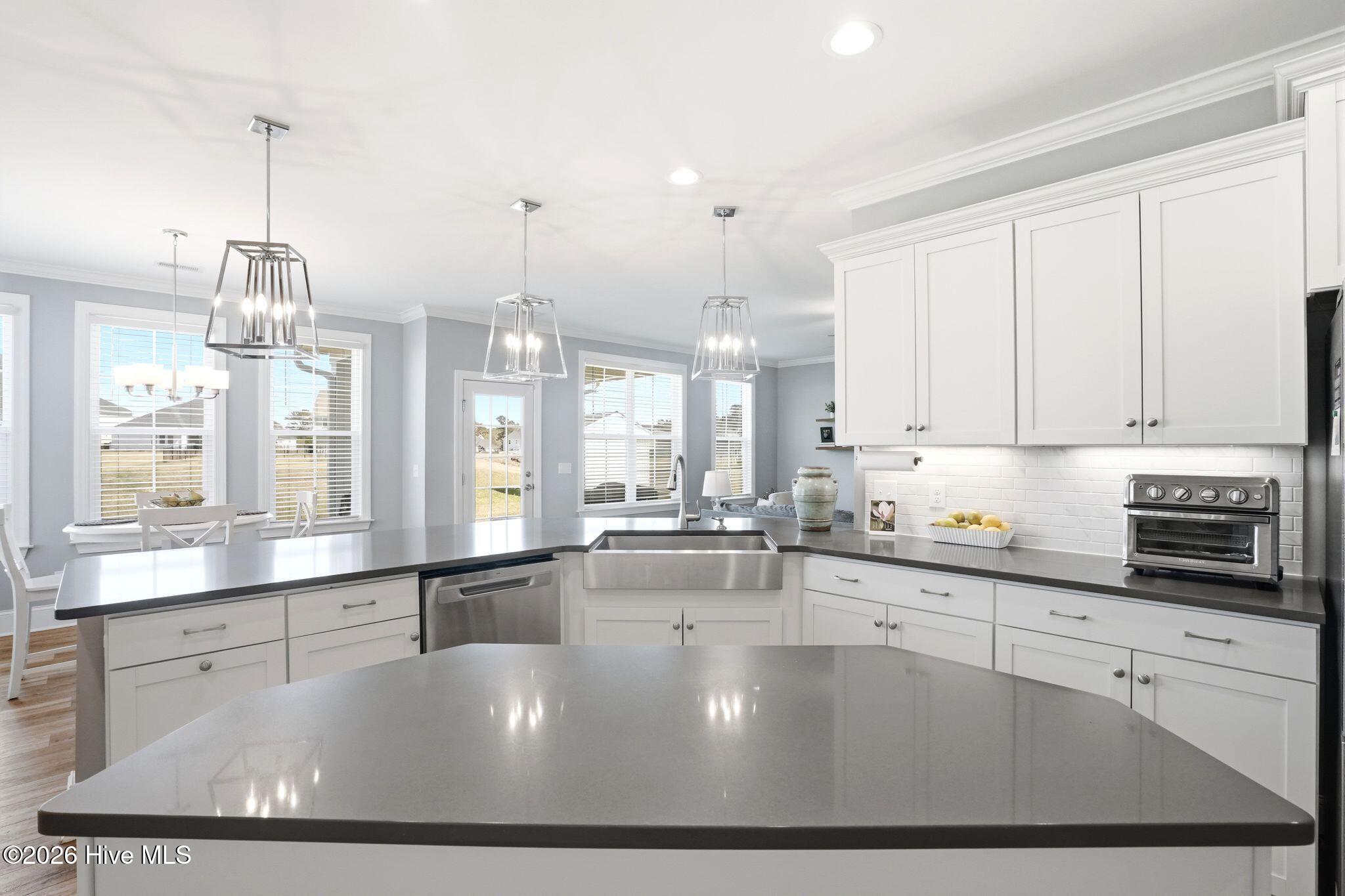 100563287 | Photo 32