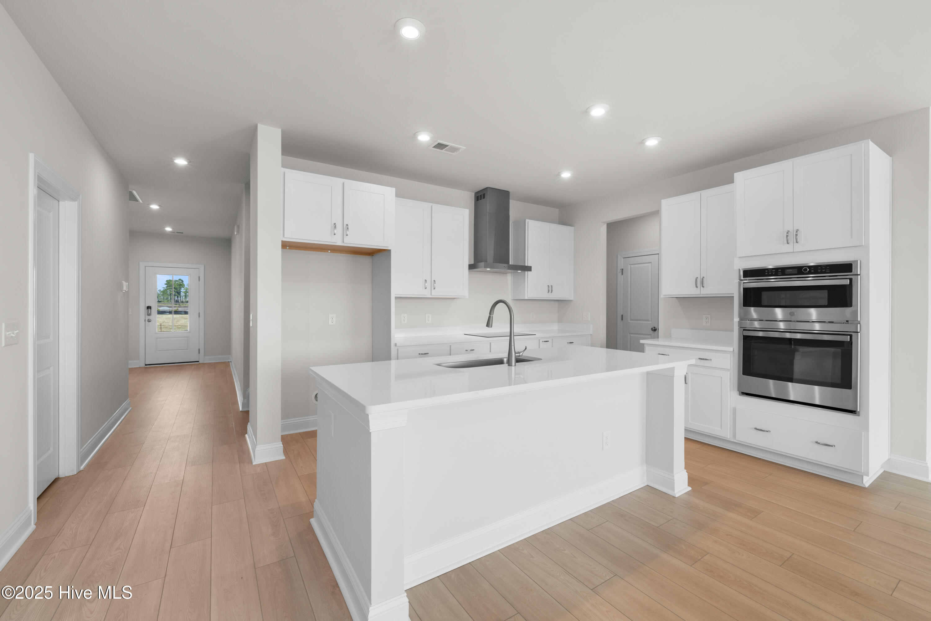 100565958 | Photo 14