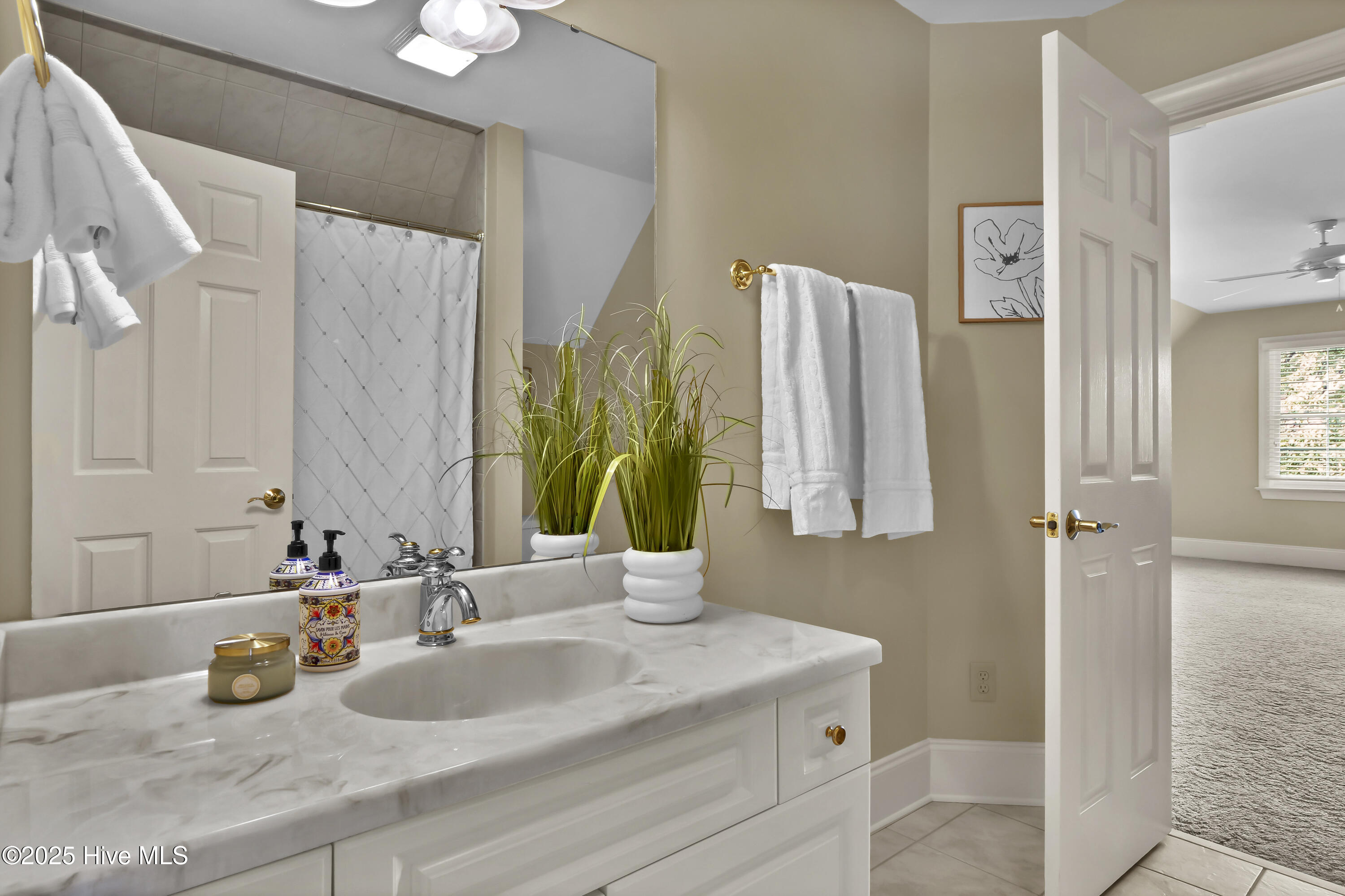 100535642 | Photo 40