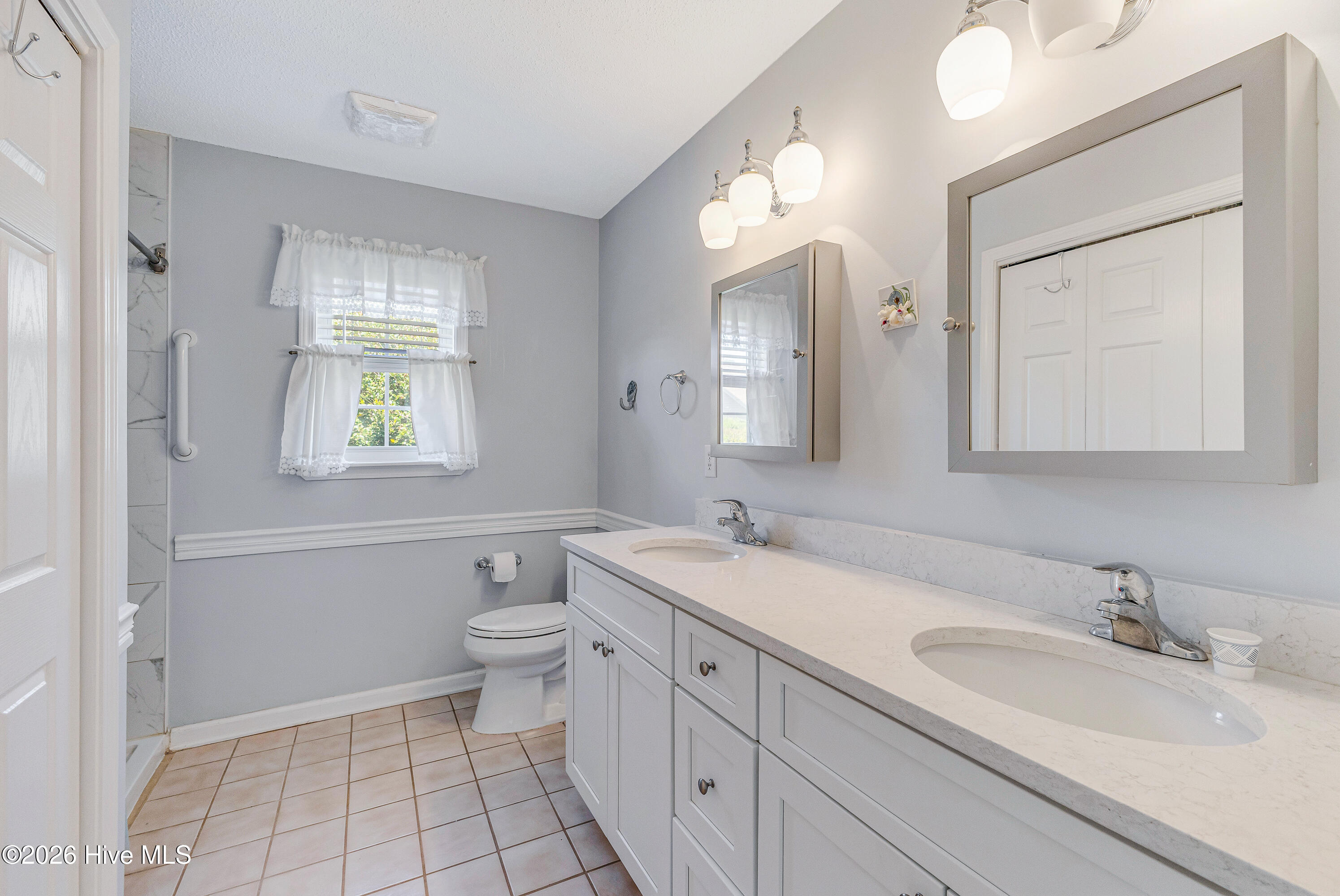 100568217 | Photo 27