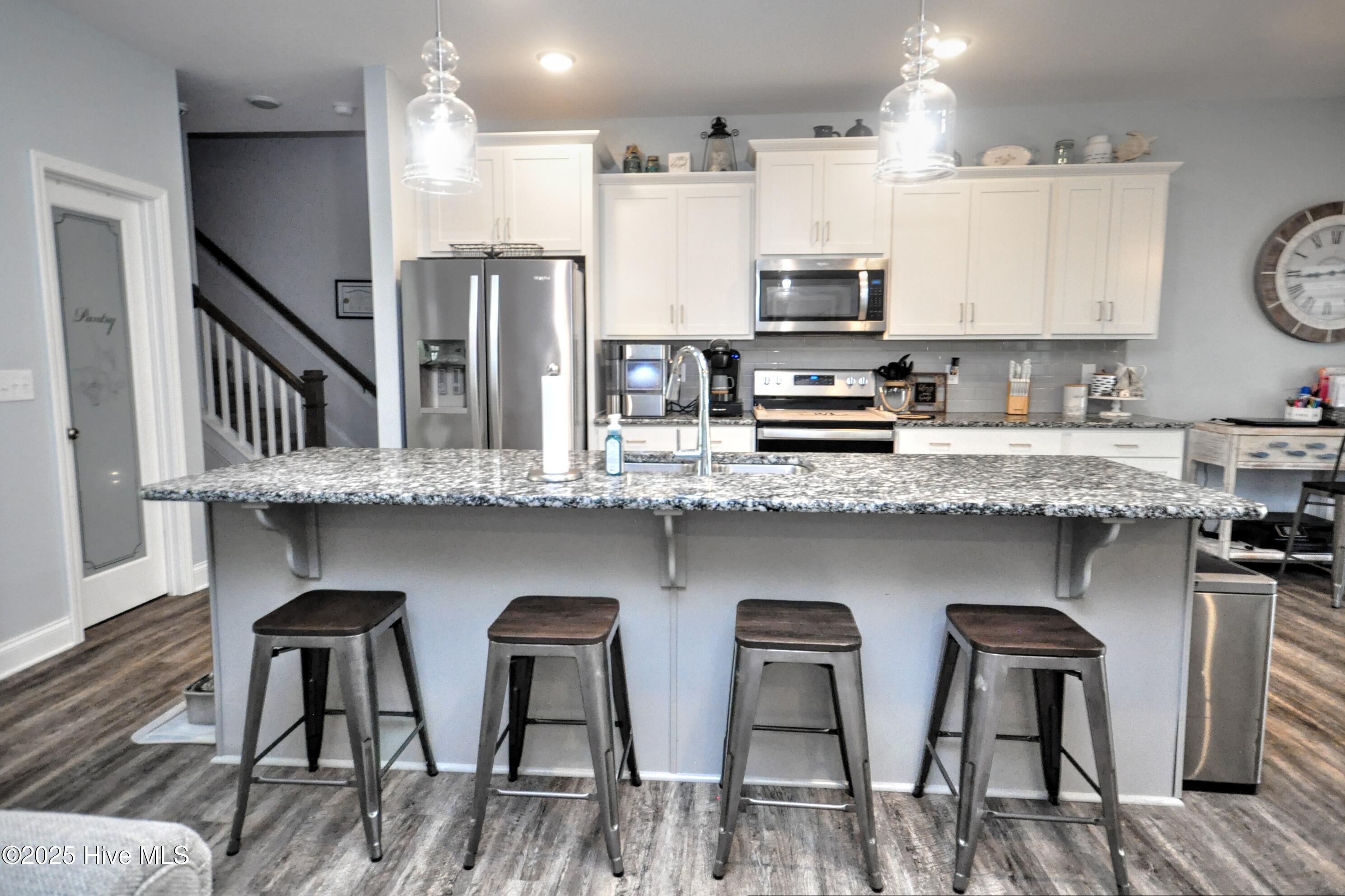 100541962 | Photo 11