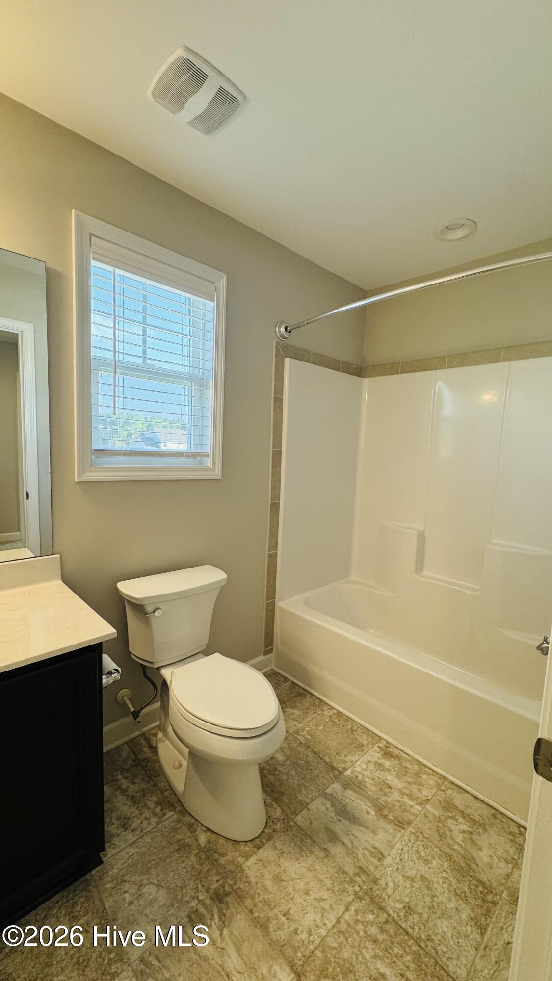 100562779 | Photo 31