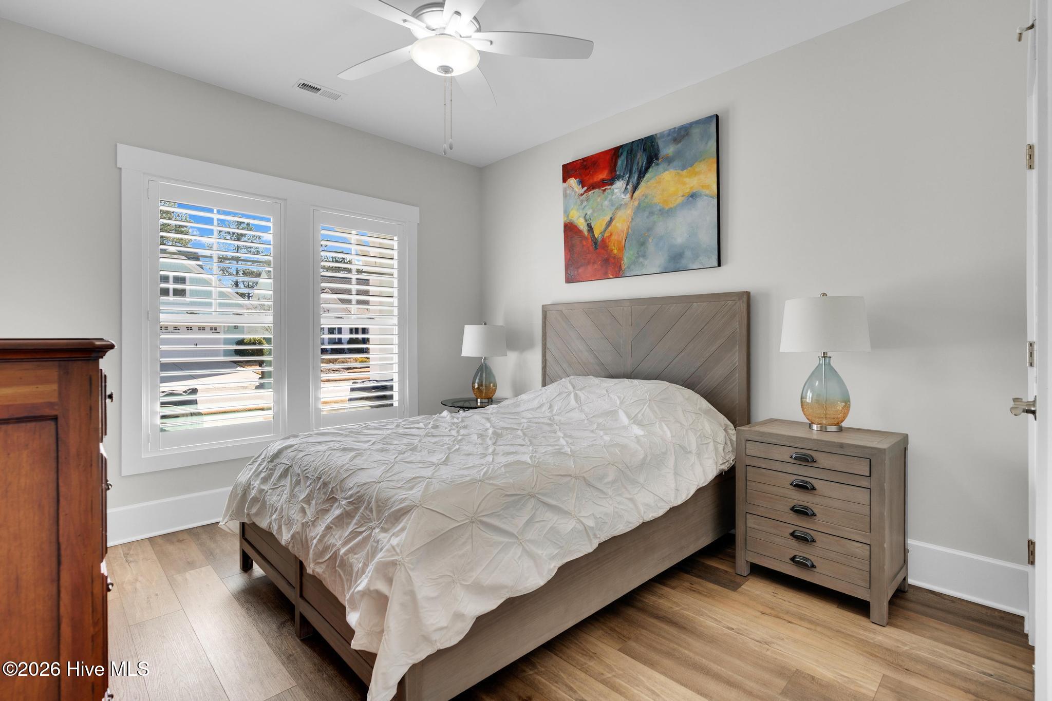 100554961 | Photo 32