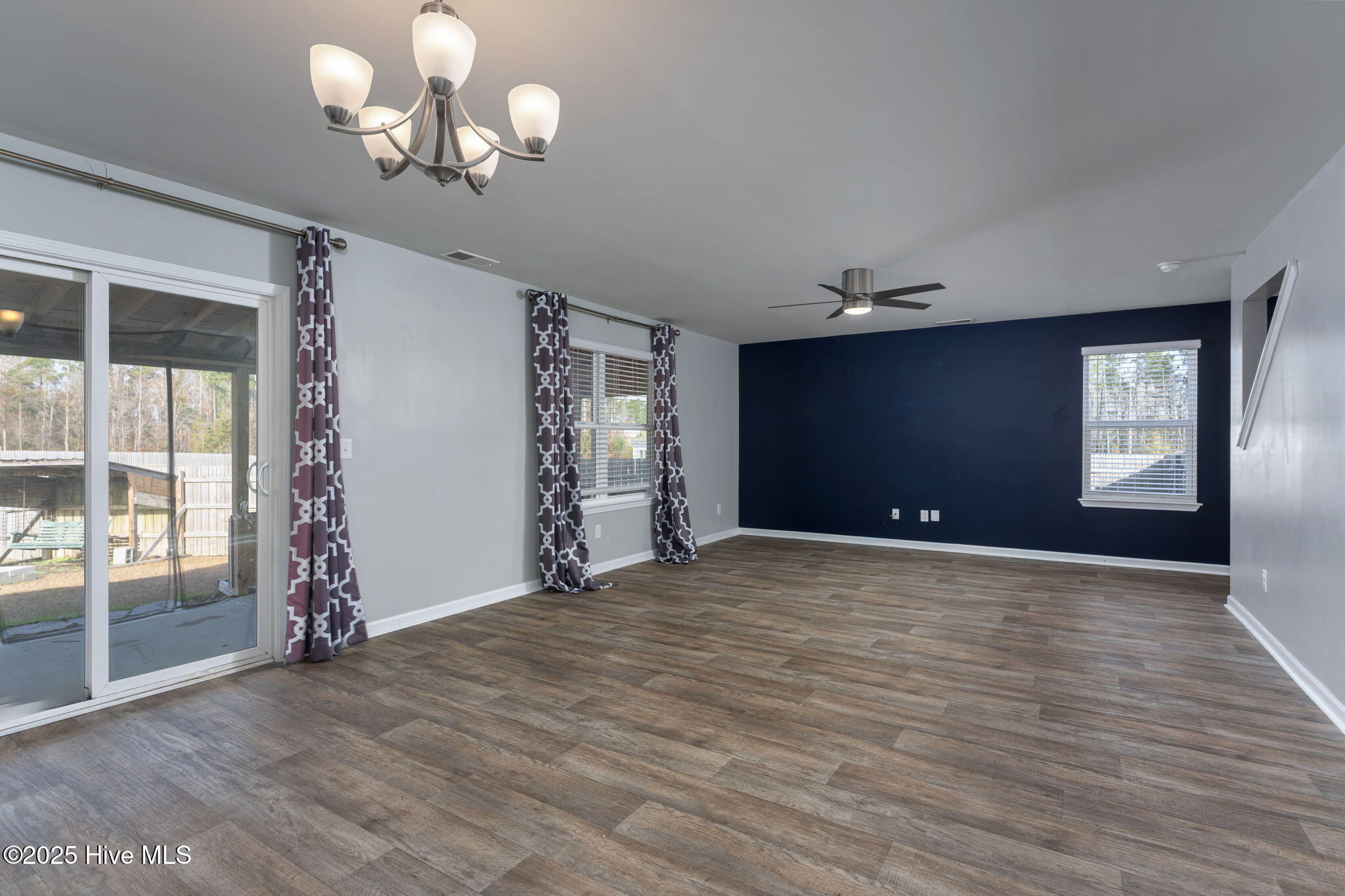 100523814 | Photo 11