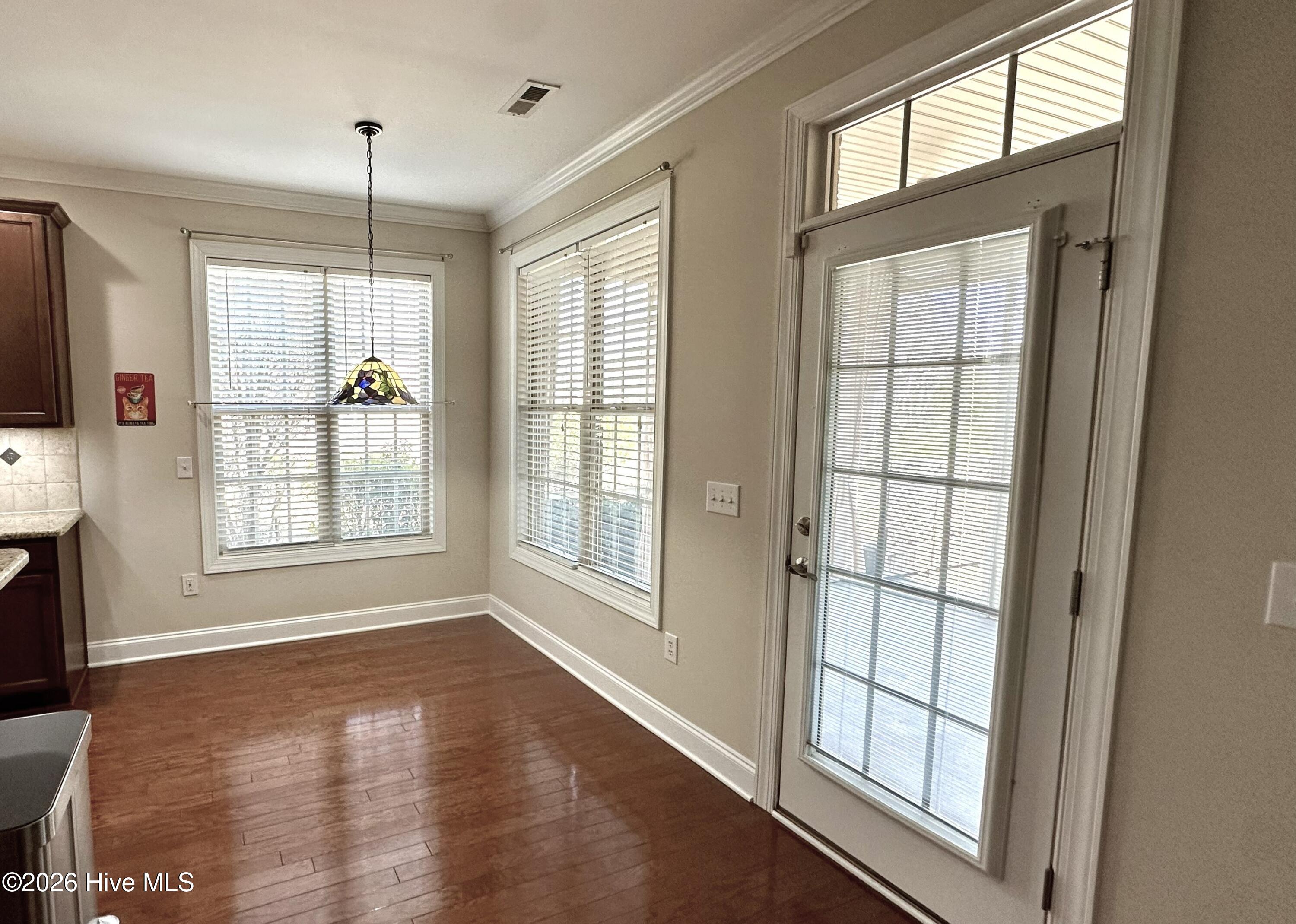 100555837 | Photo 12