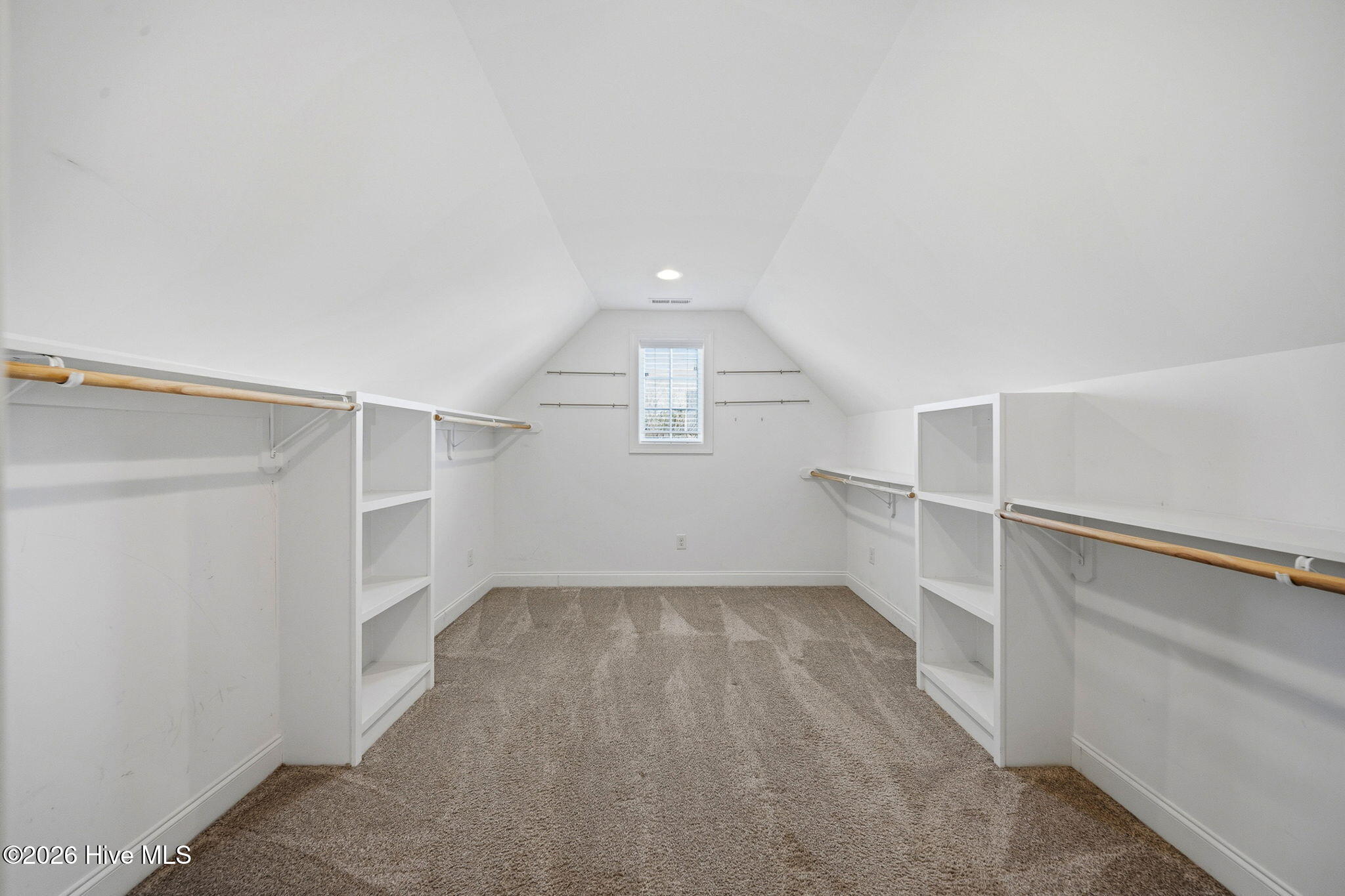 100560908 | Photo 33