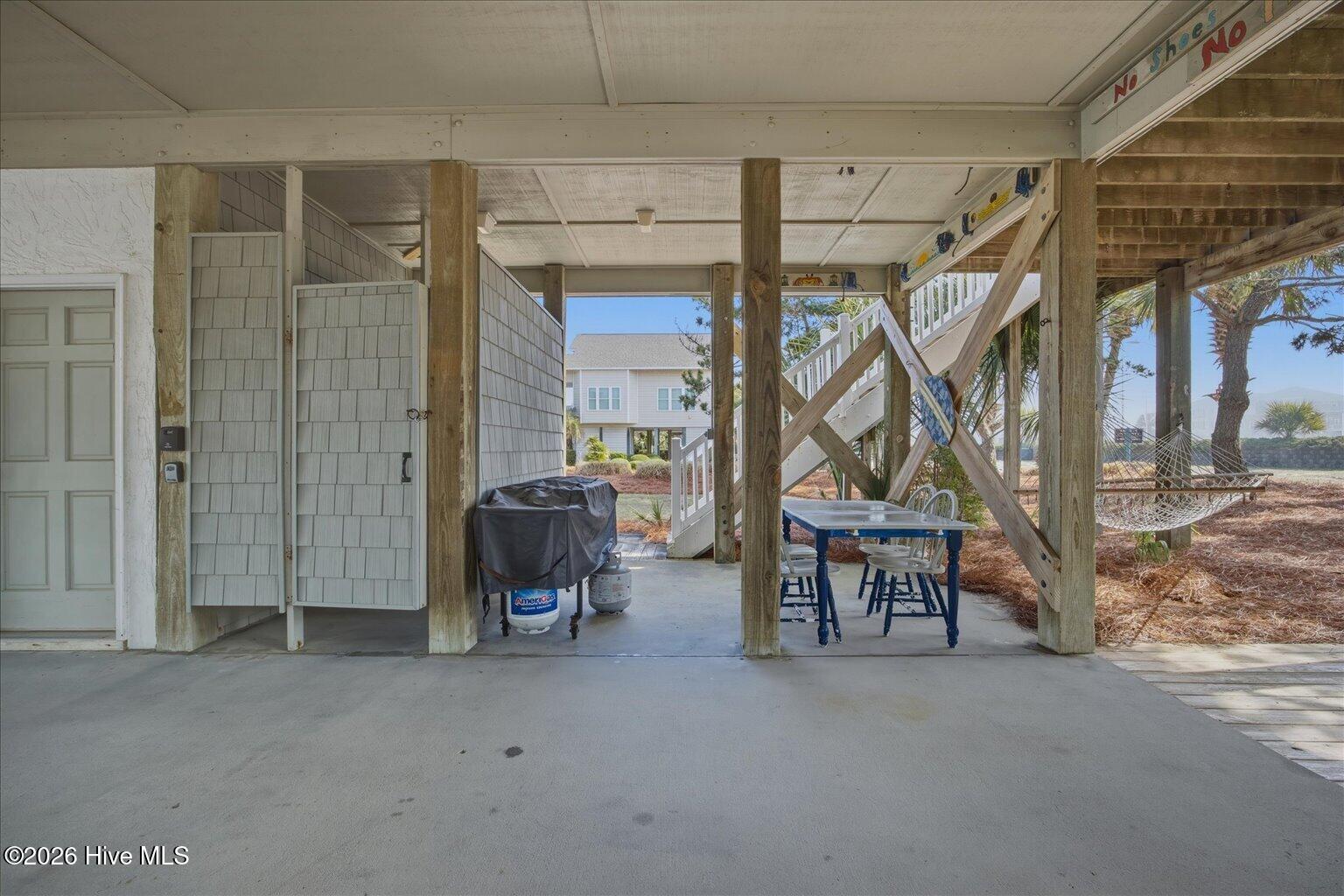 100558776 | Photo 52