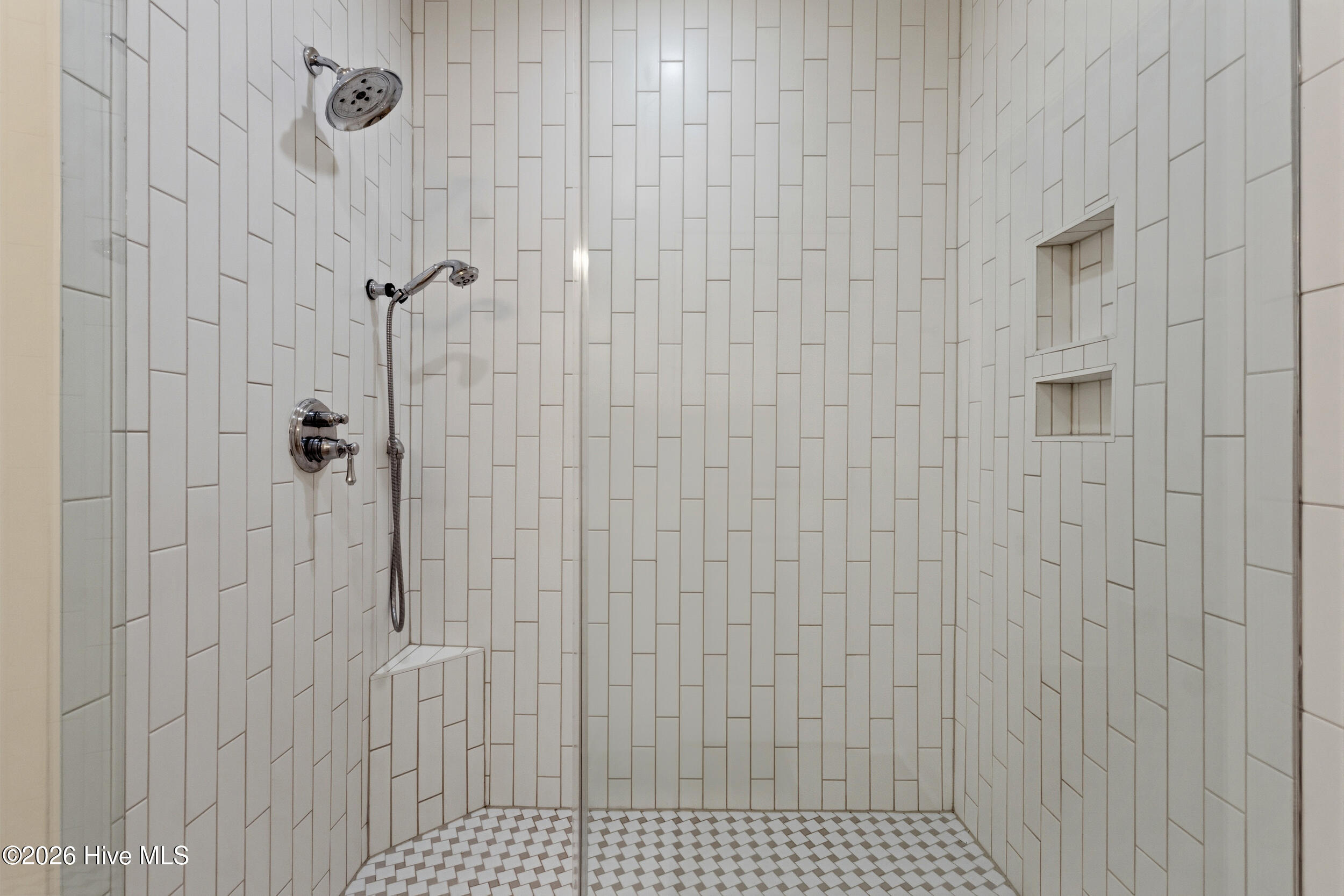 100567721 | Photo 28