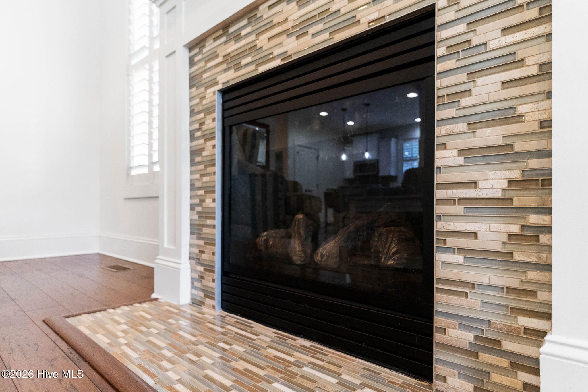 100566680 | Photo 43