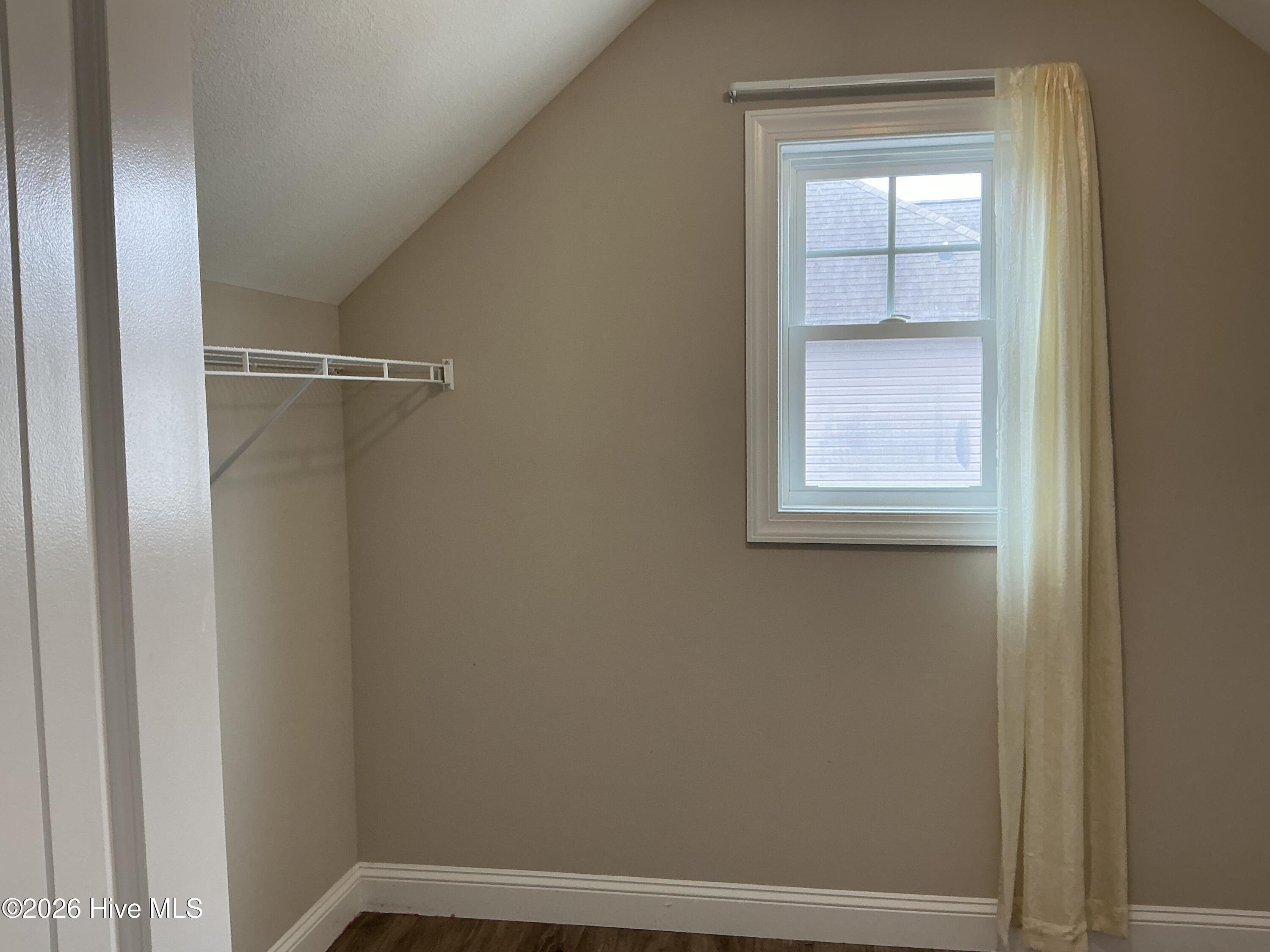 100556854 | Photo 11