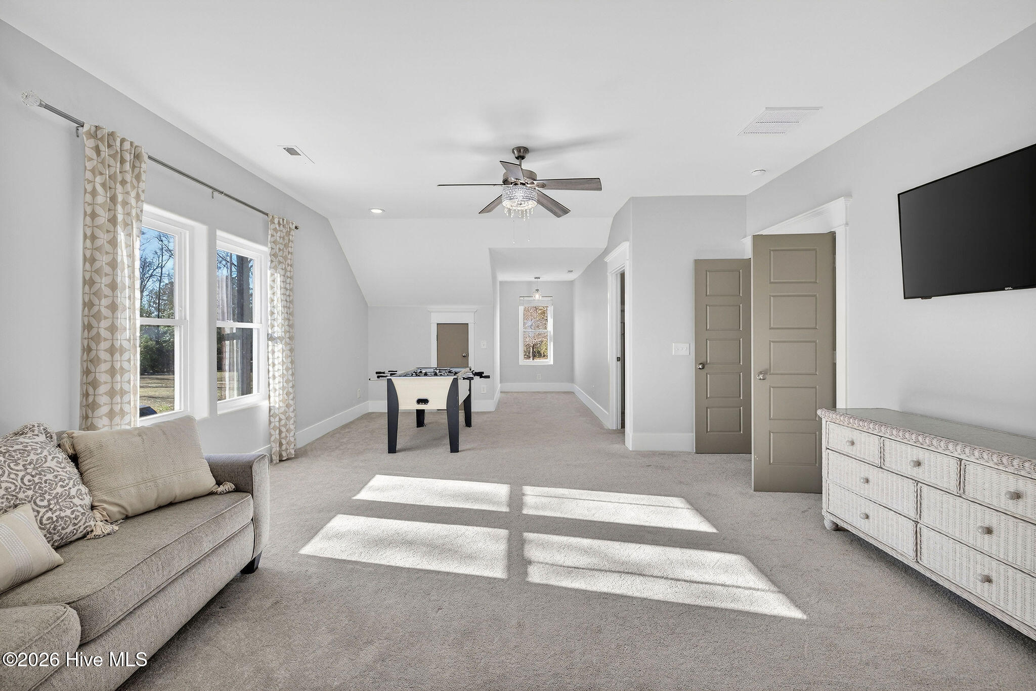 100552063 | Photo 44