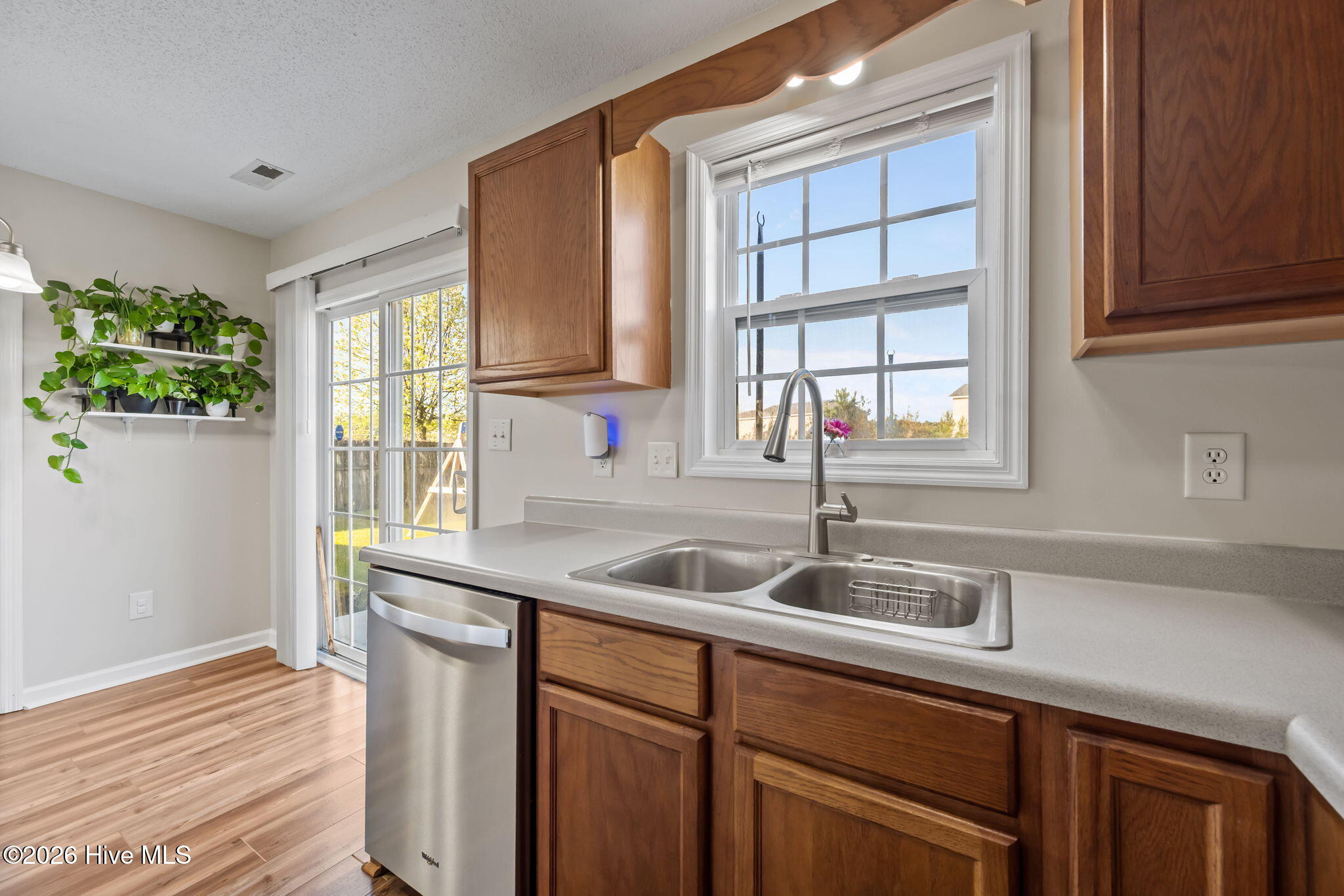 100561197 | Photo 10