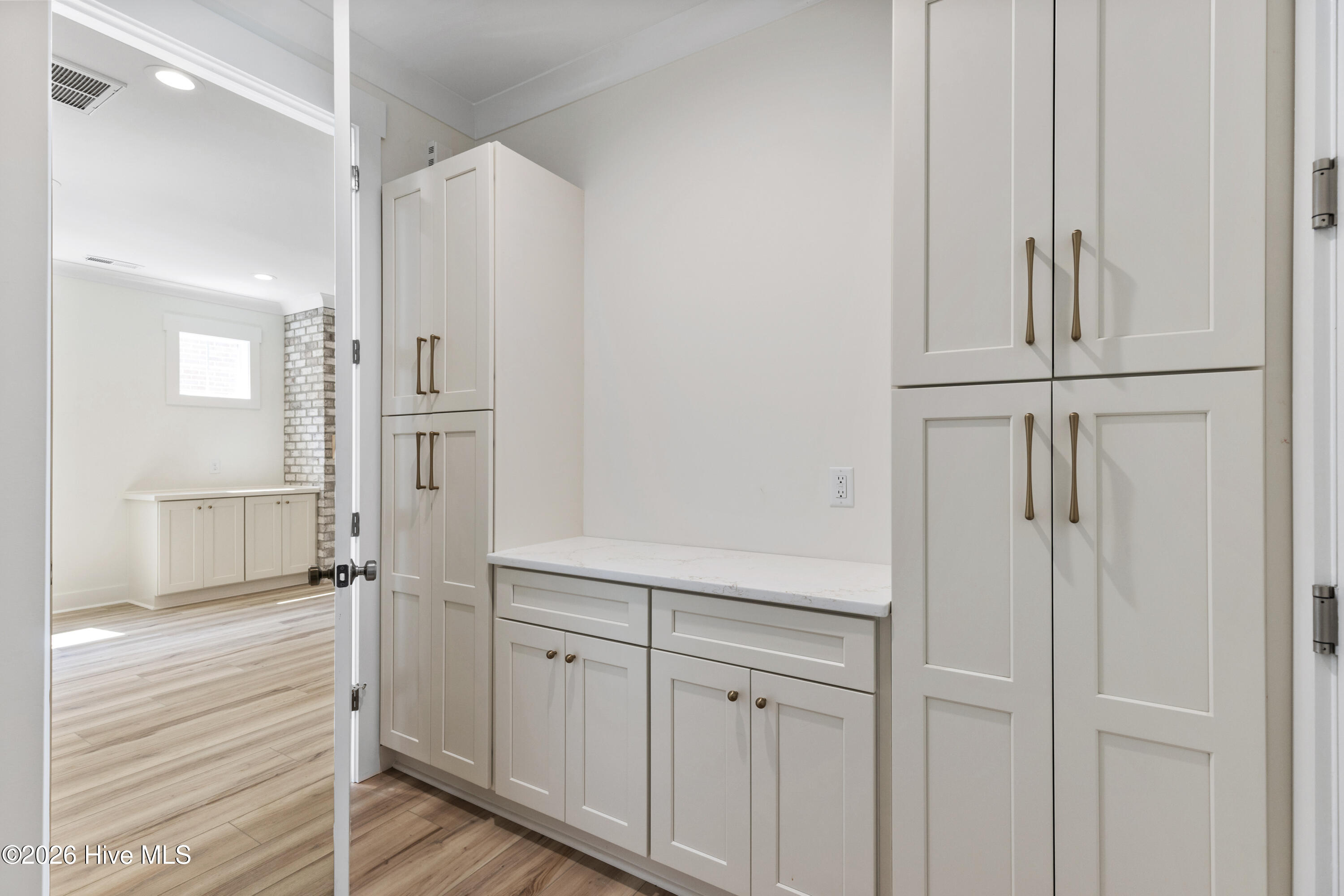 100553830 | Photo 31