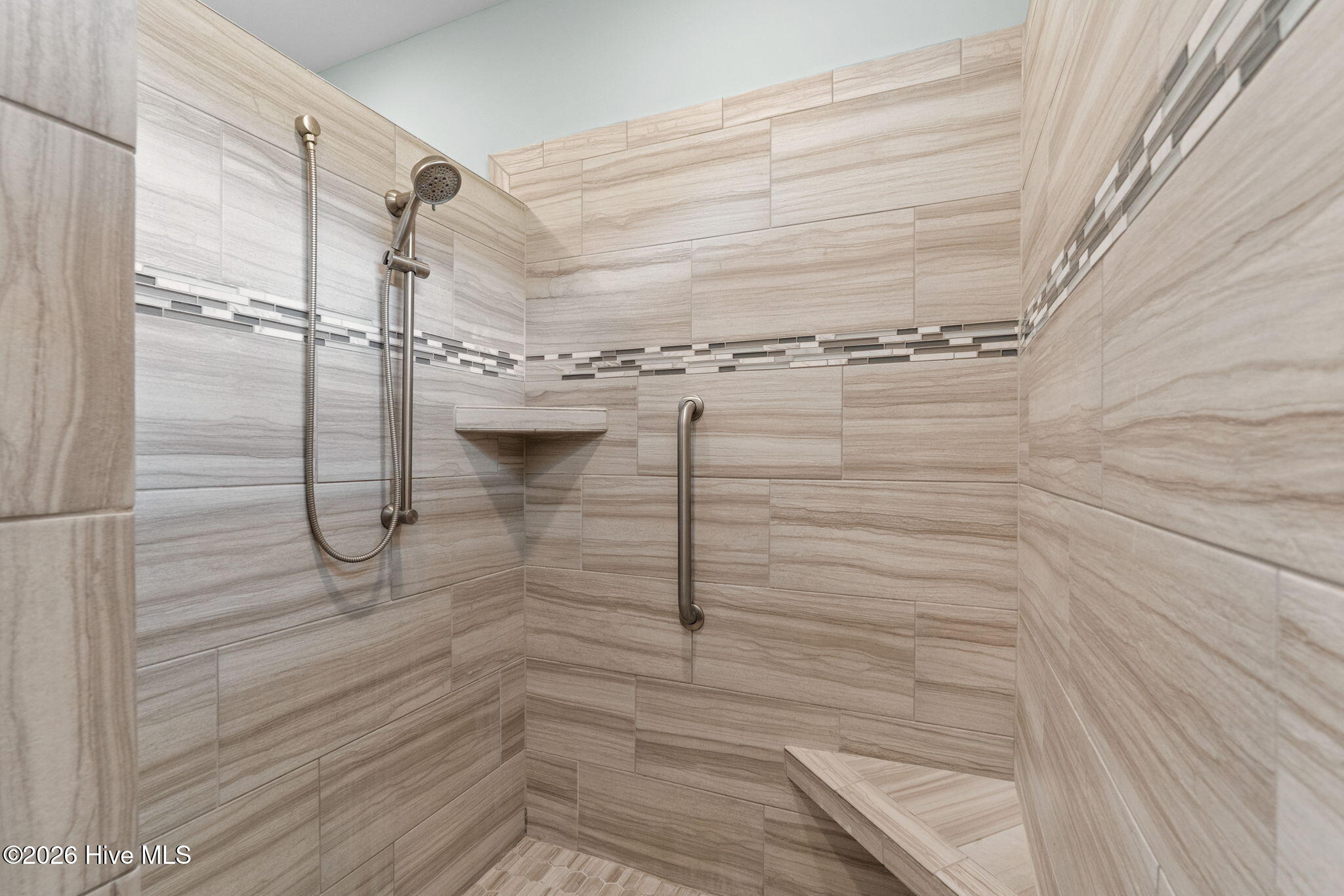 100566605 | Photo 27