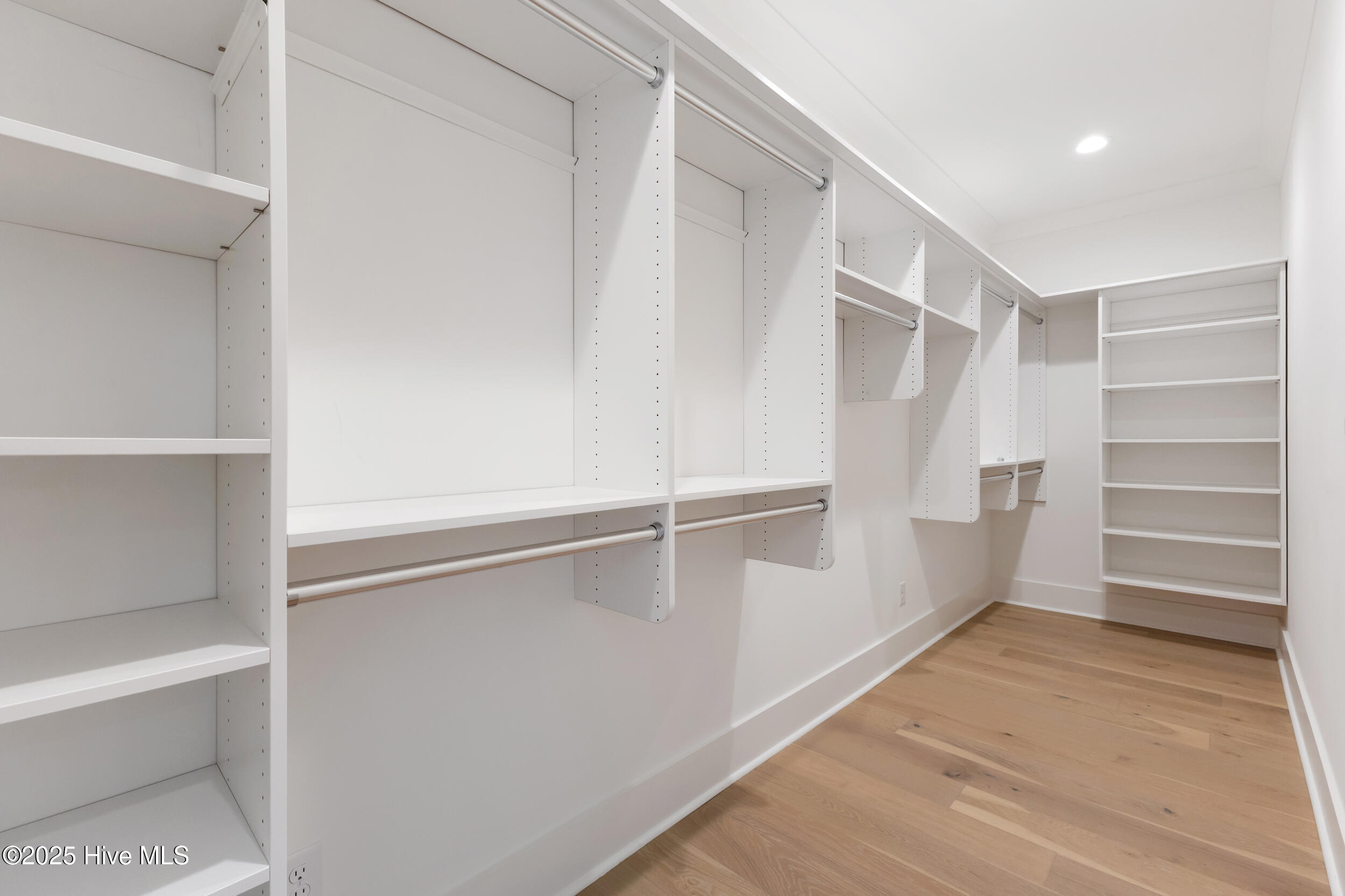 100535952 | Photo 67