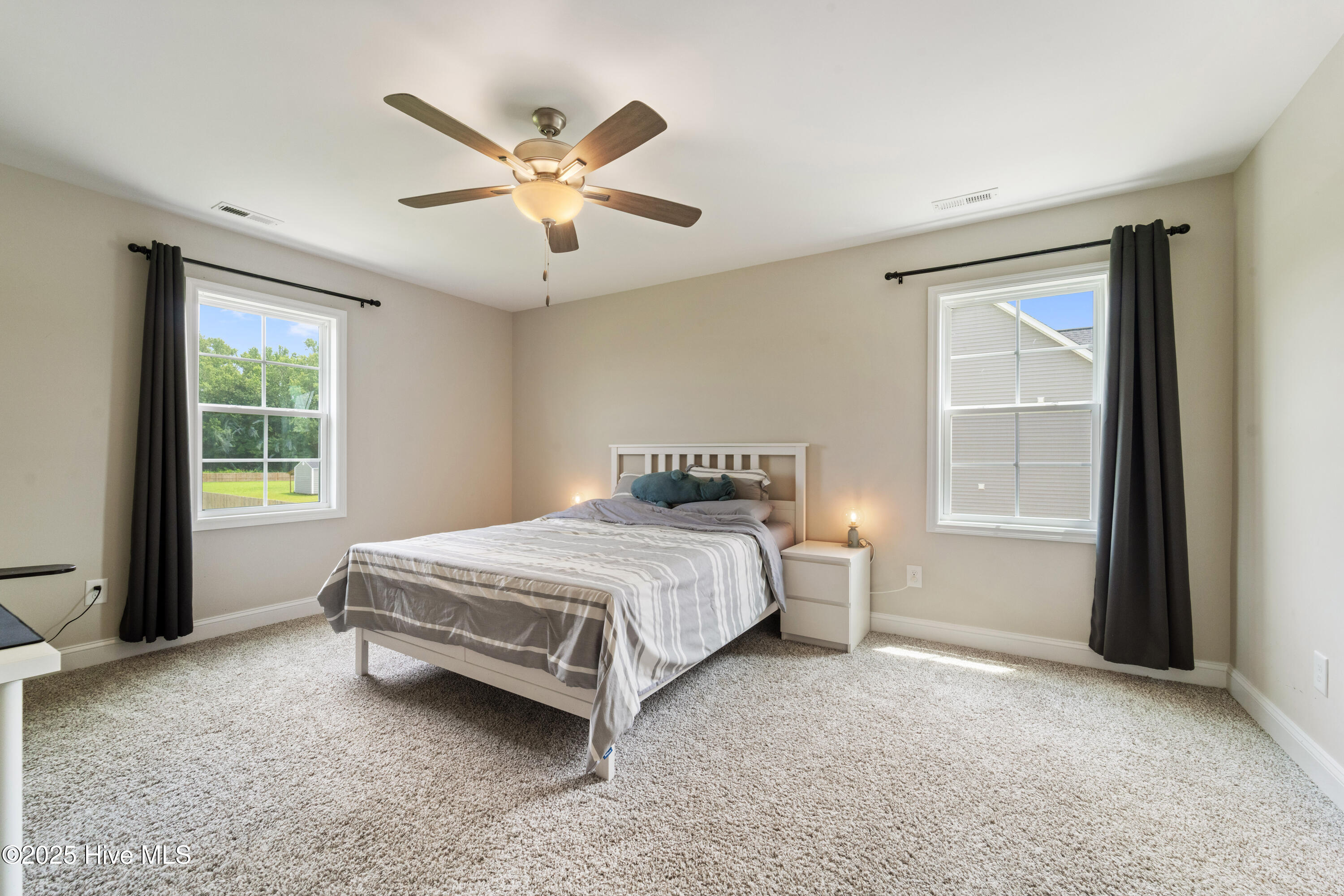 100533820 | Photo 20