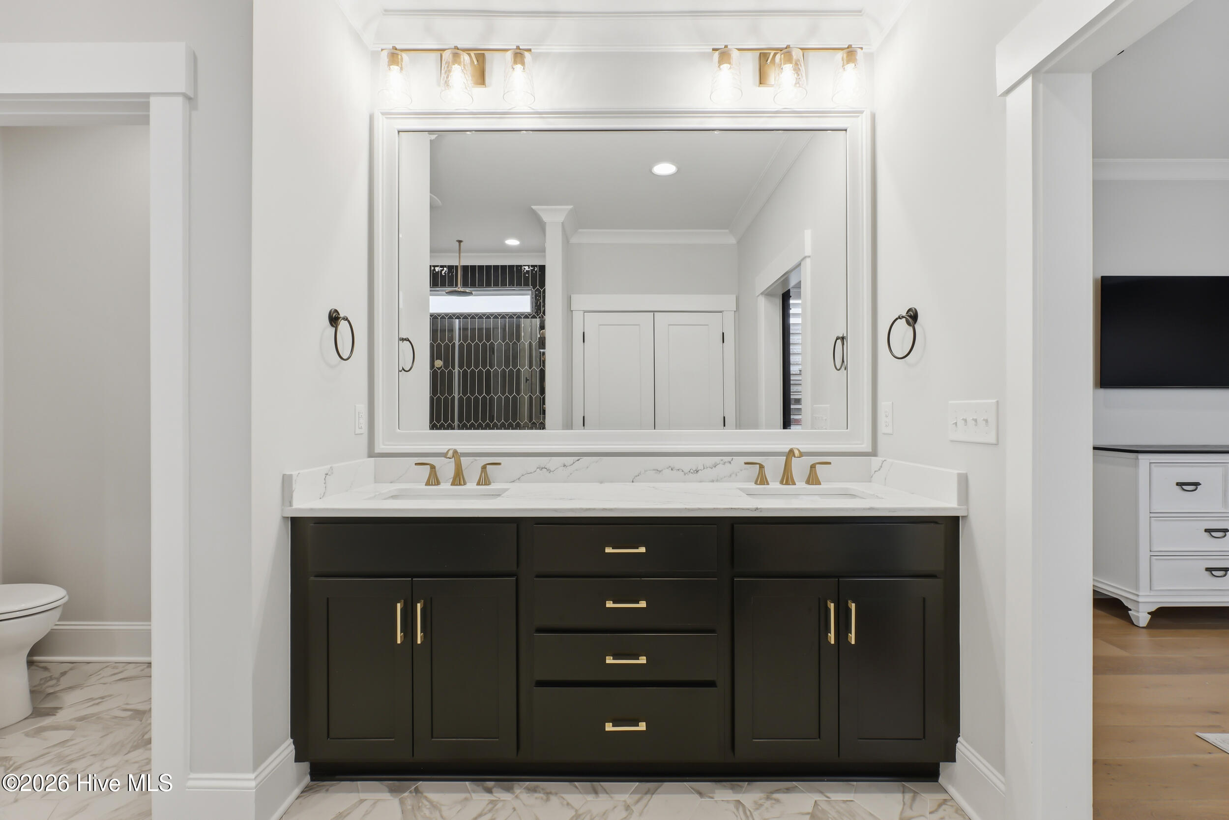 100551729 | Photo 26