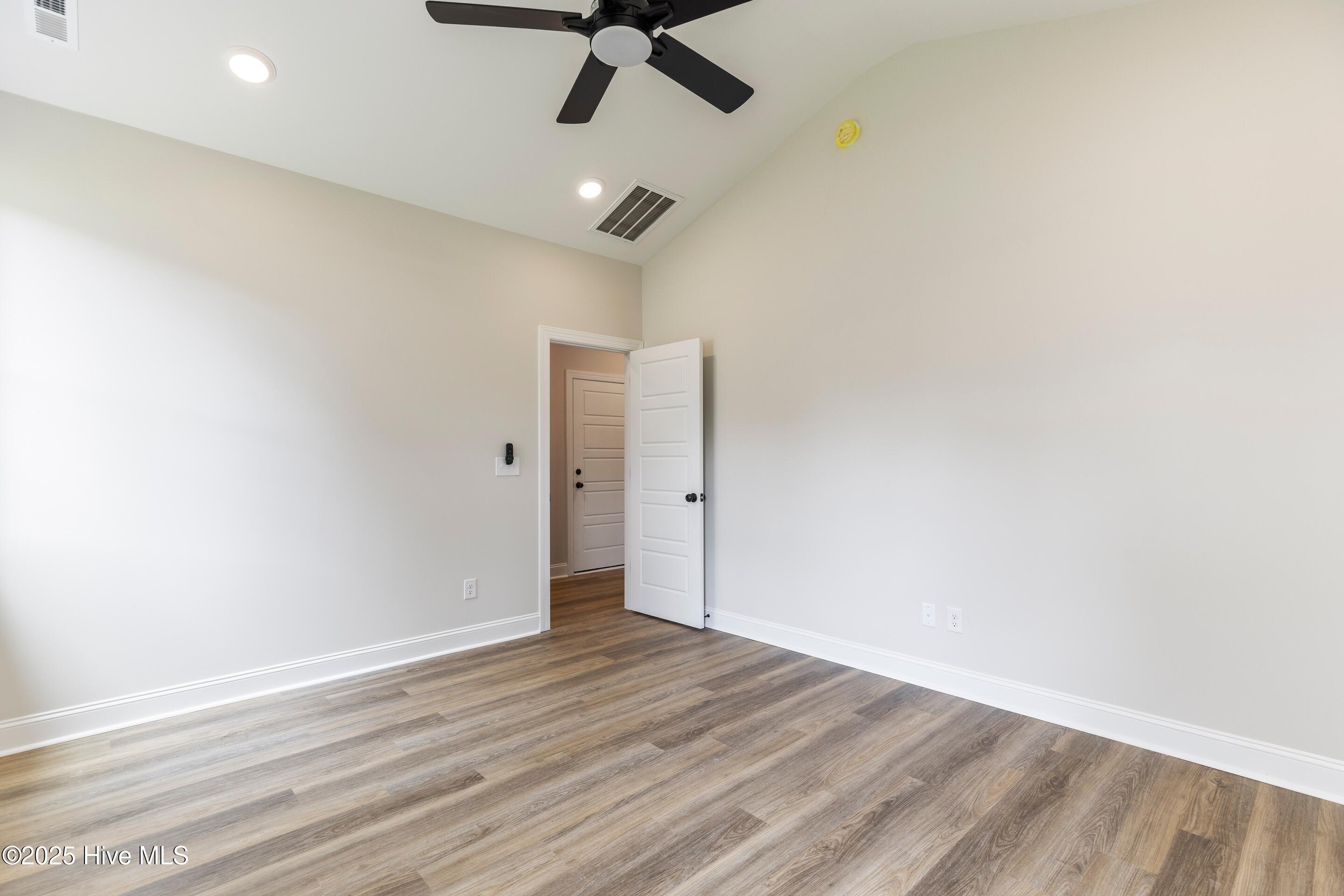 100545595 | Photo 29