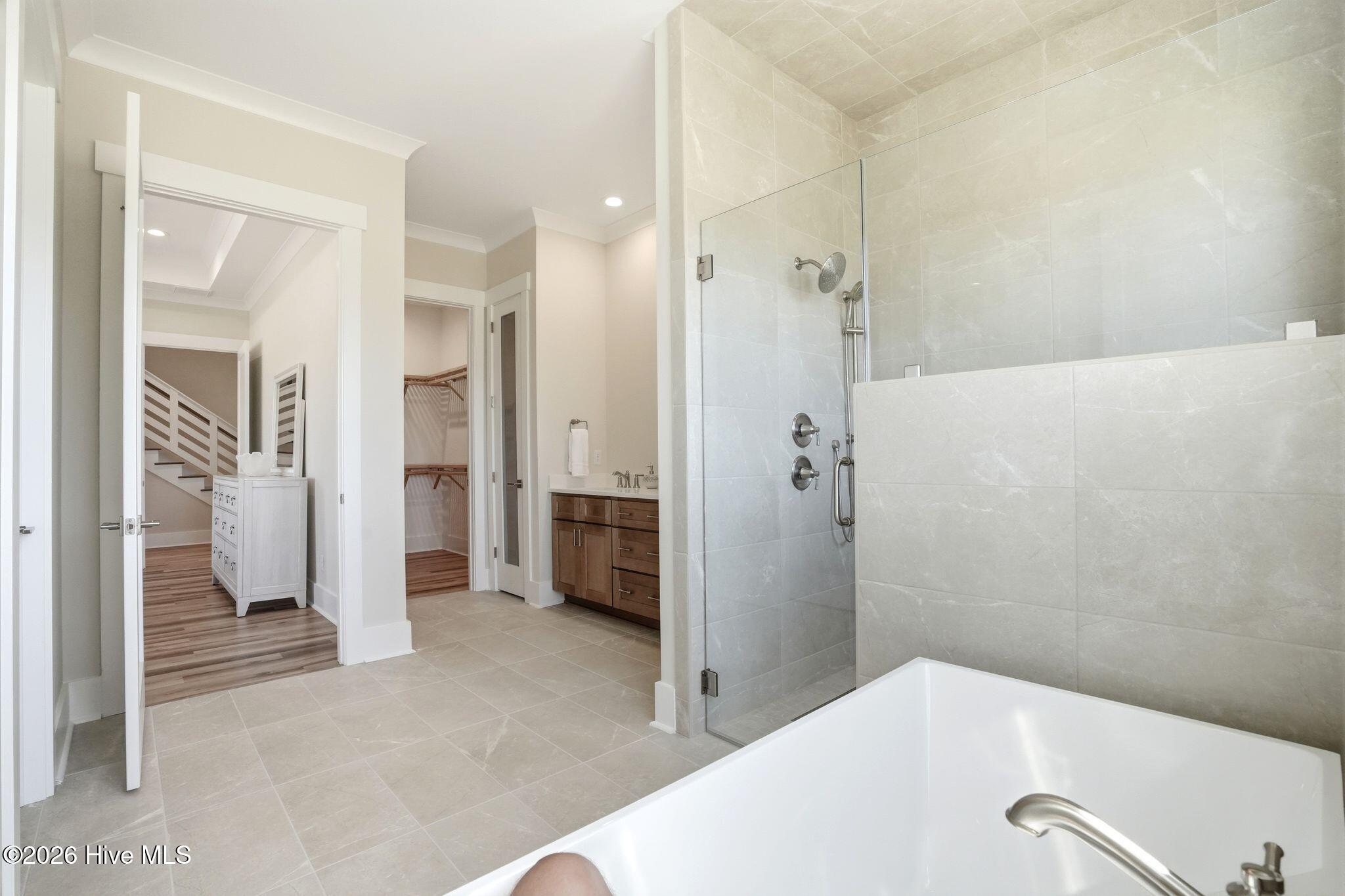 100537171 | Photo 62