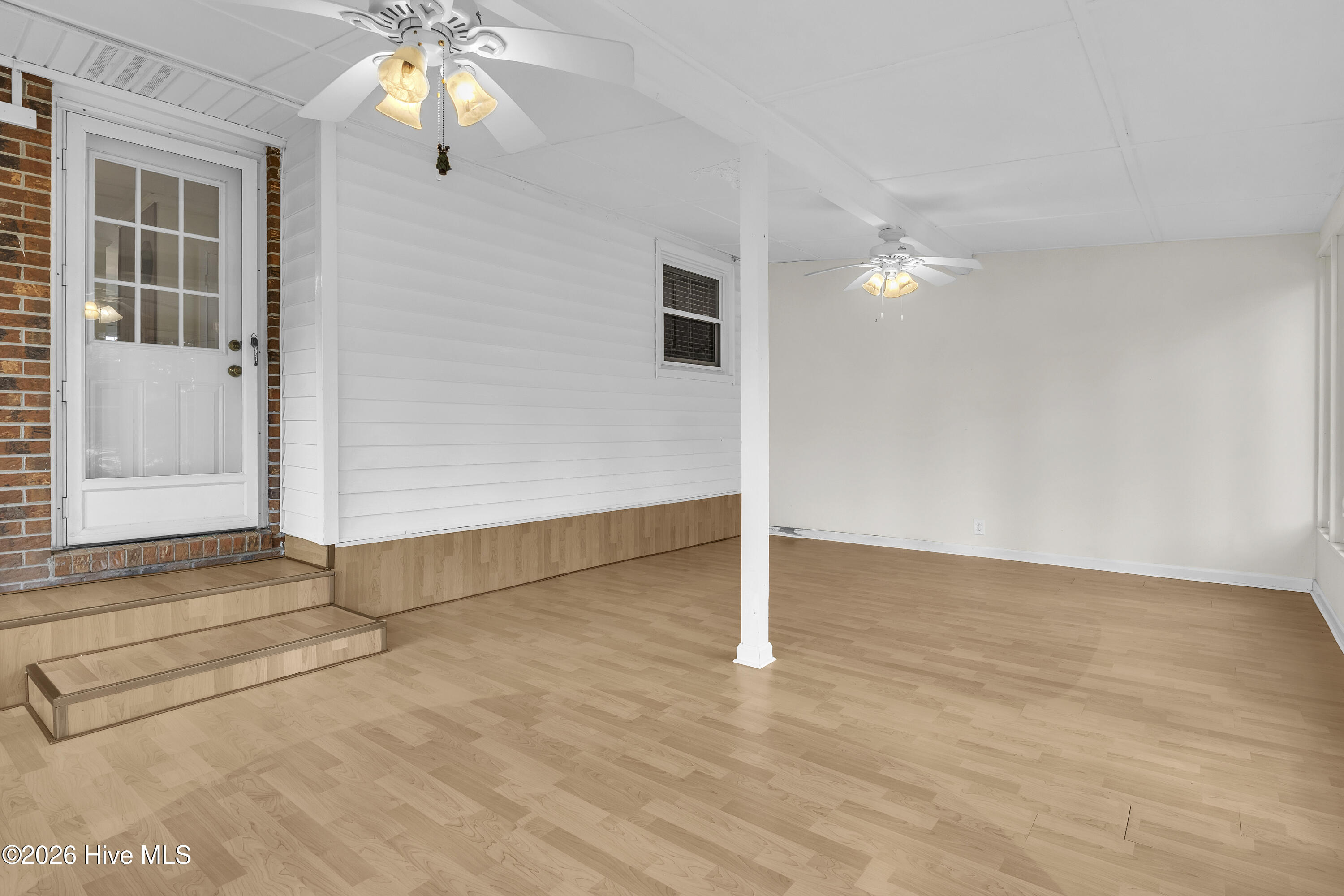 100555841 | Photo 41