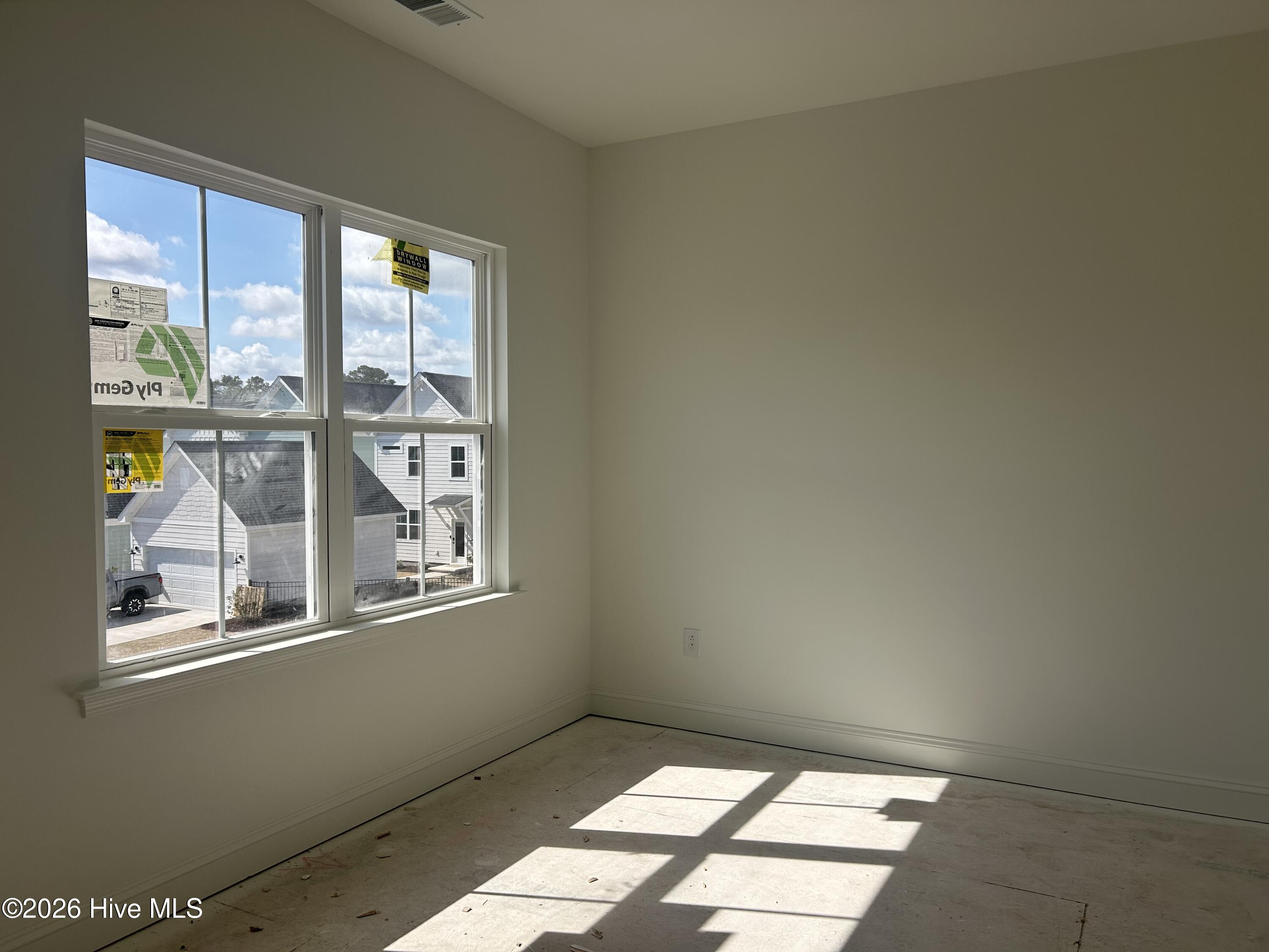 100558697 | Photo 15