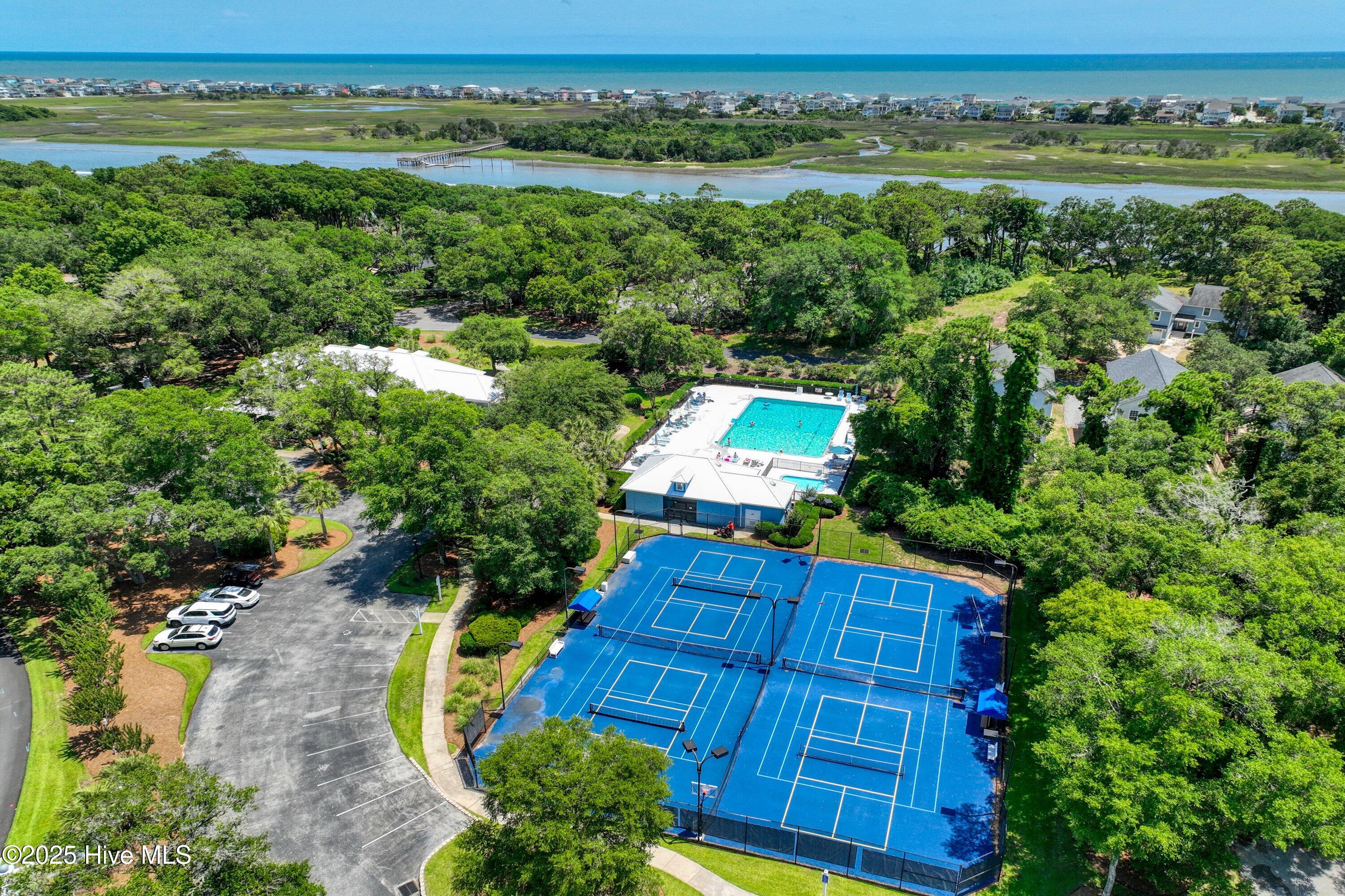 100526199 | Photo 56