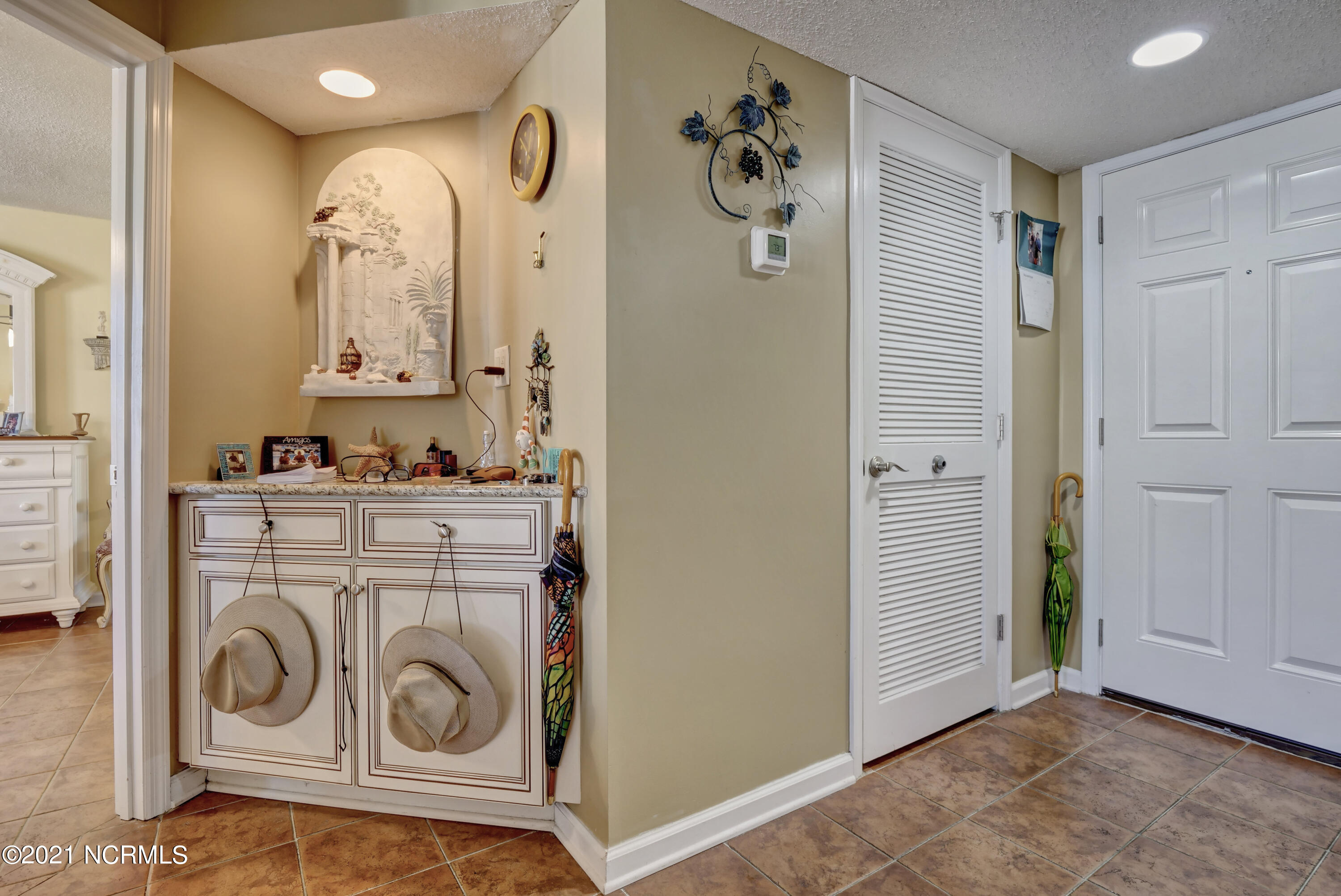 100520960 | Photo 14