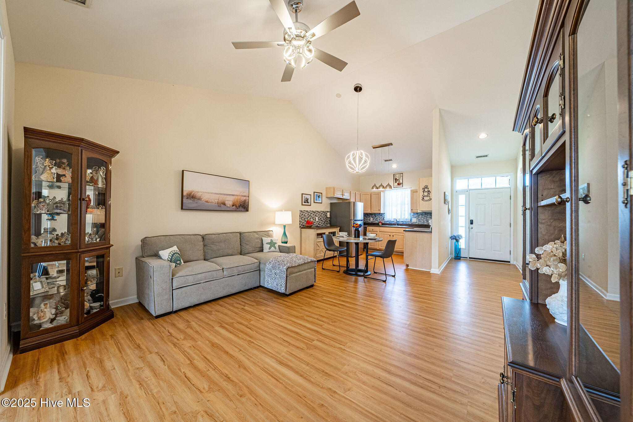 100513601 | Photo 21