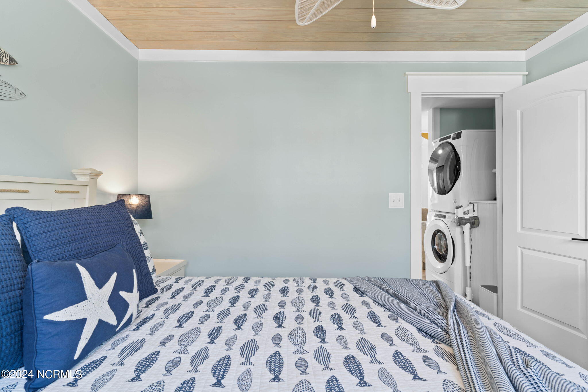 100464984 | Photo 41