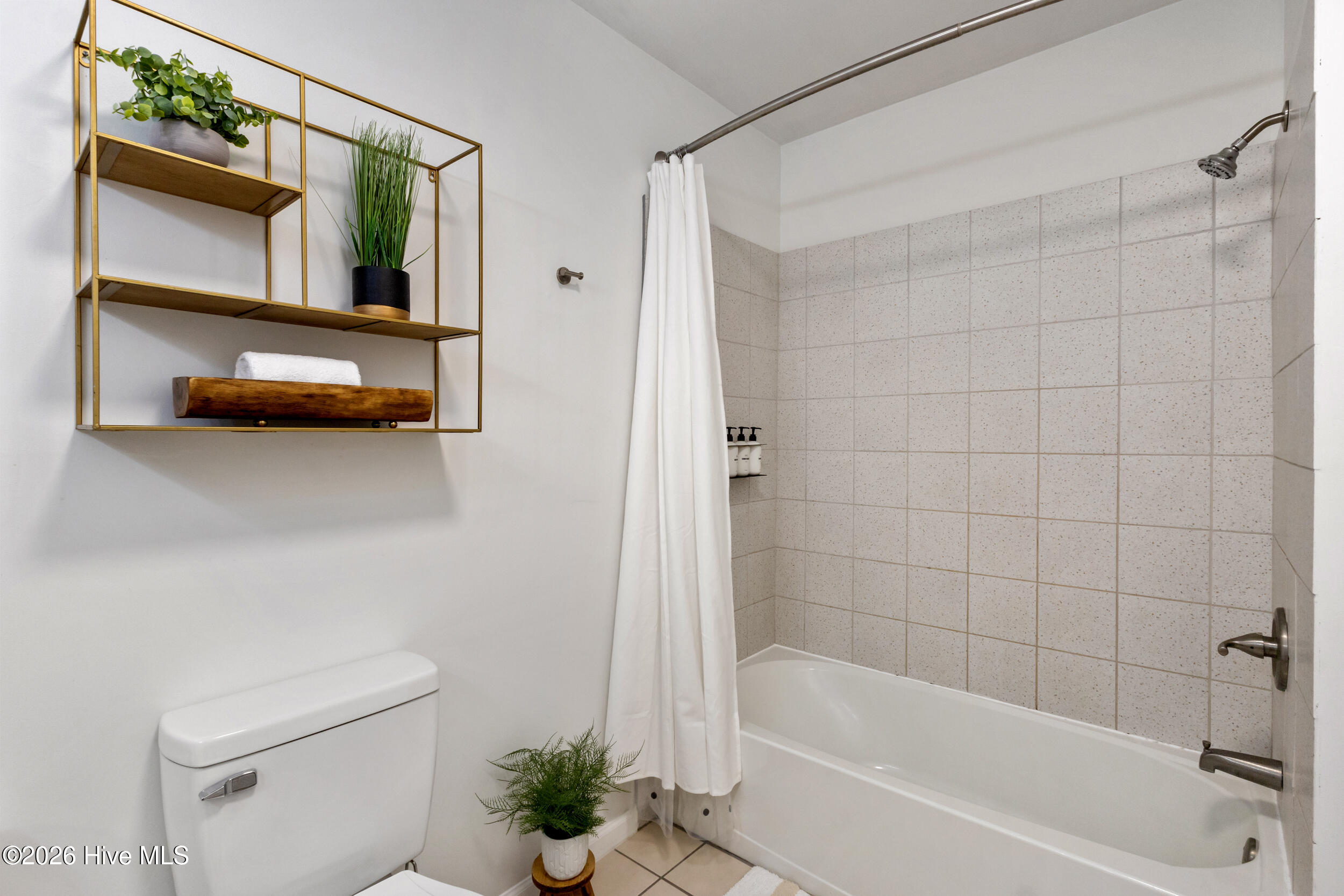 100565367 | Photo 27