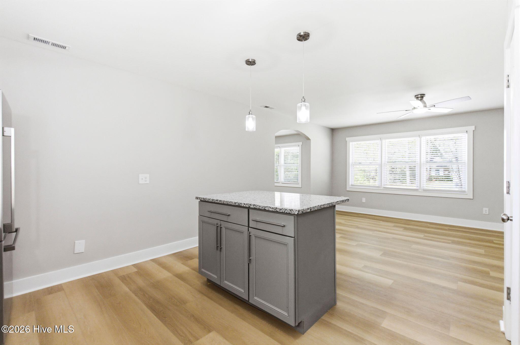 100564209 | Photo 11