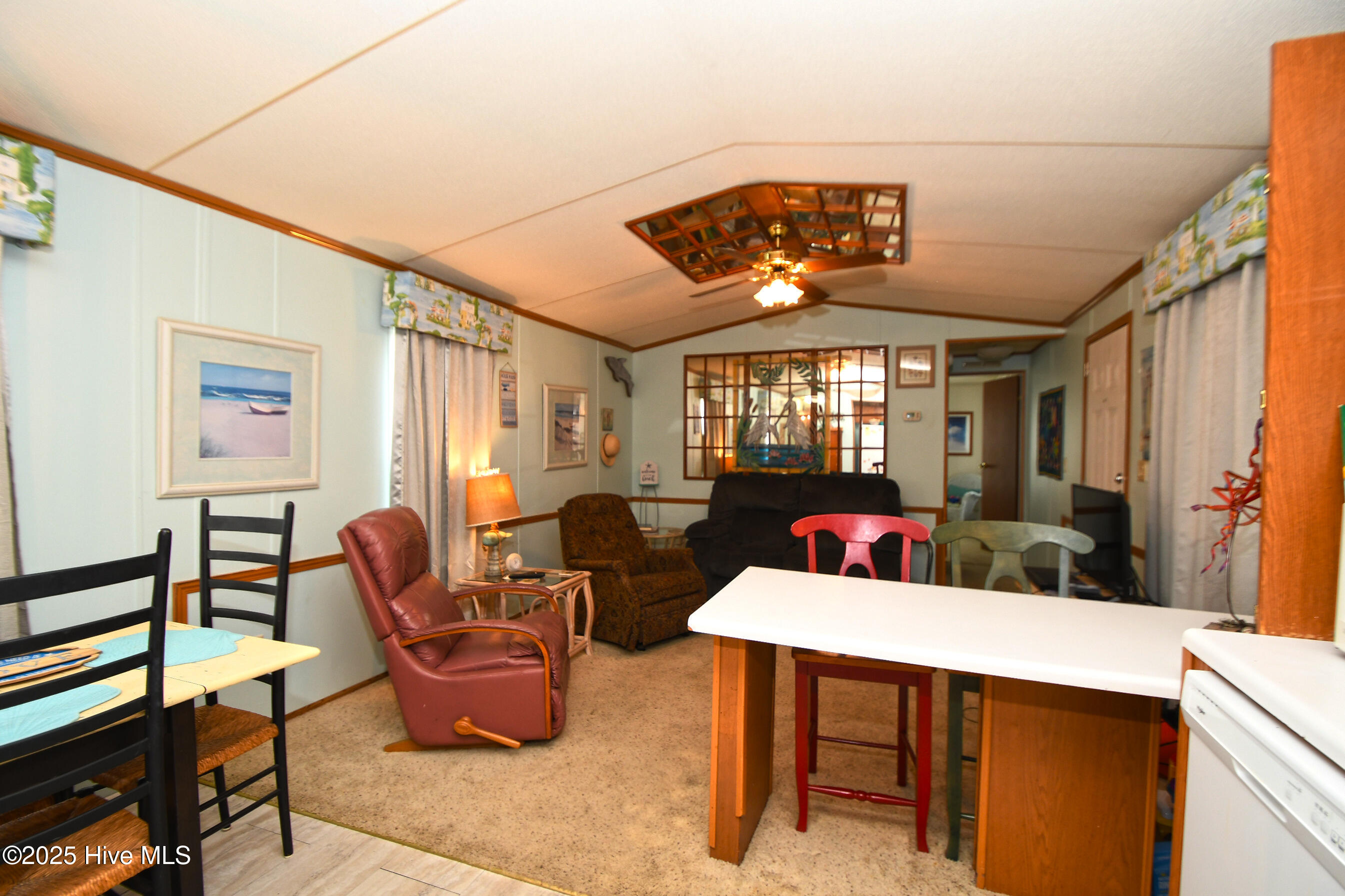 100546057 | Photo 16