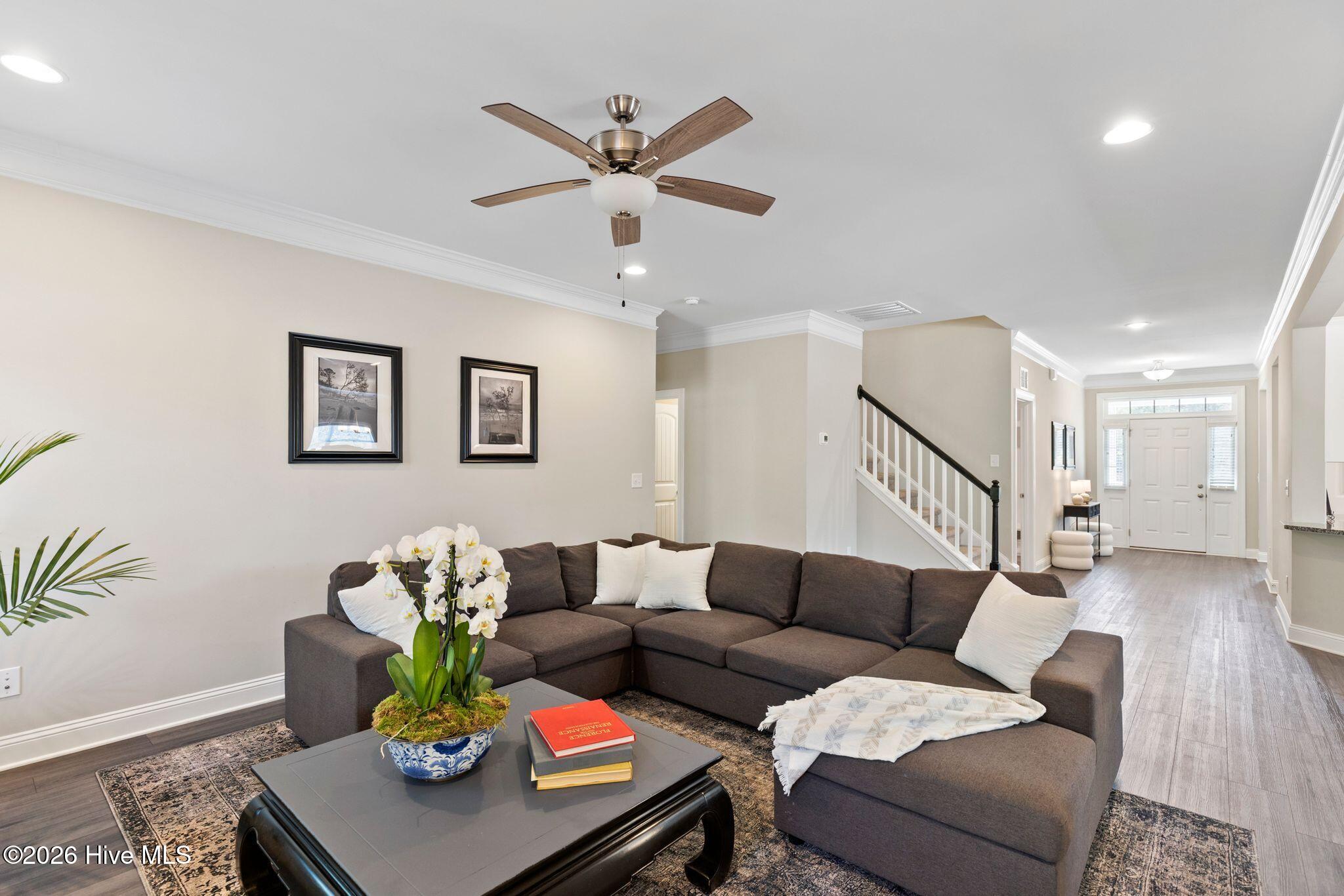 100558926 | Photo 17