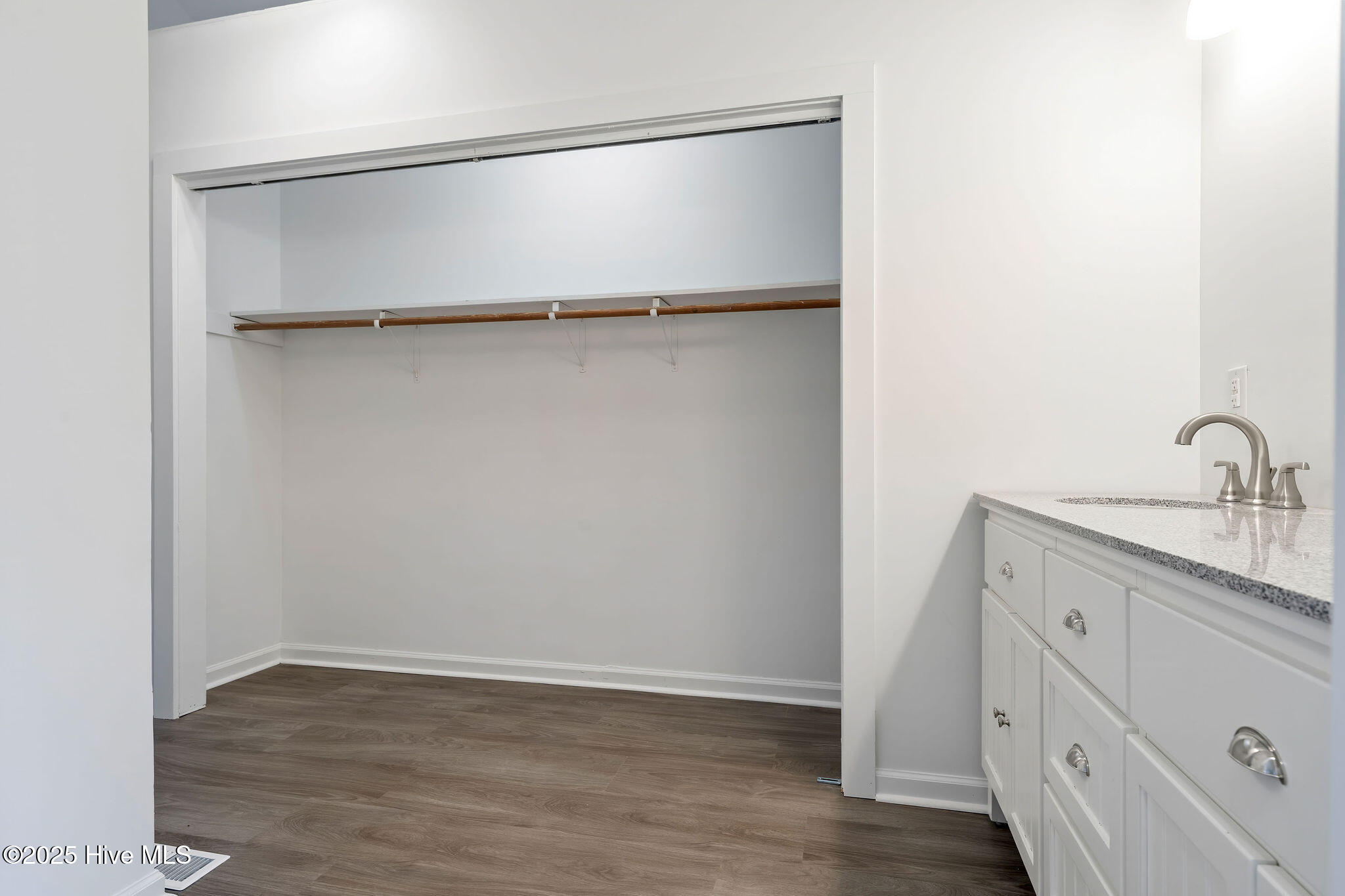 100522130 | Photo 34