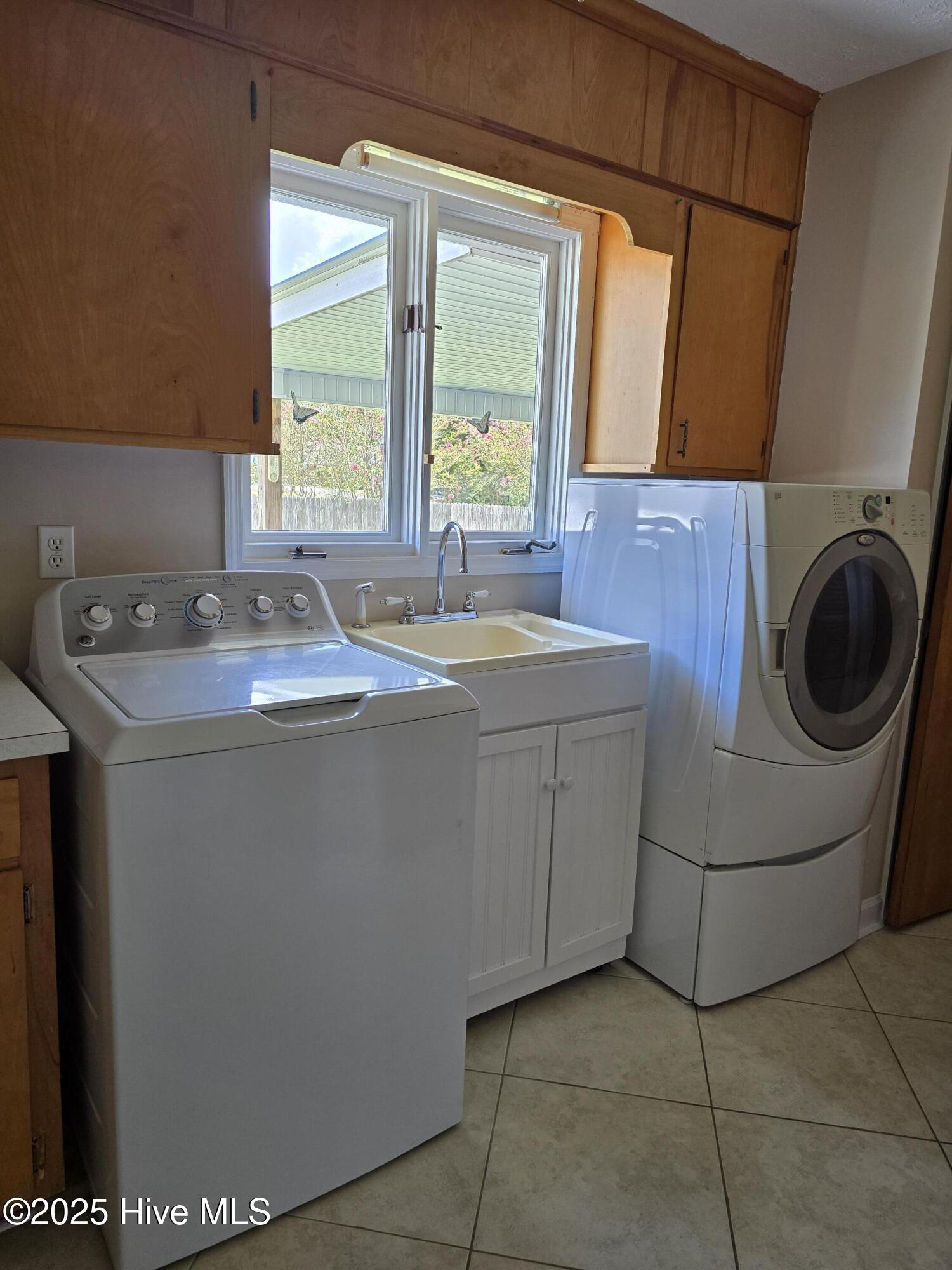 100527387 | Photo 13