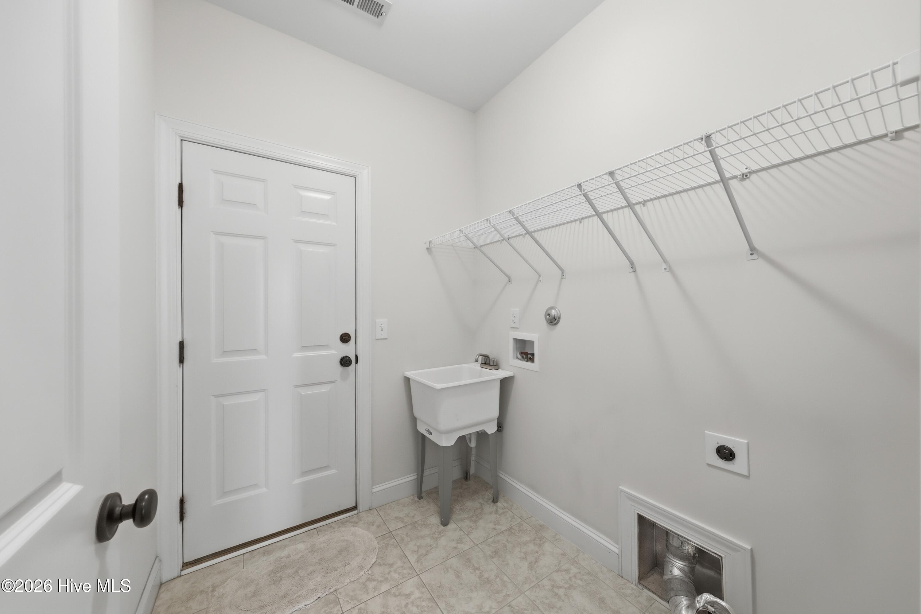 100565162 | Photo 51