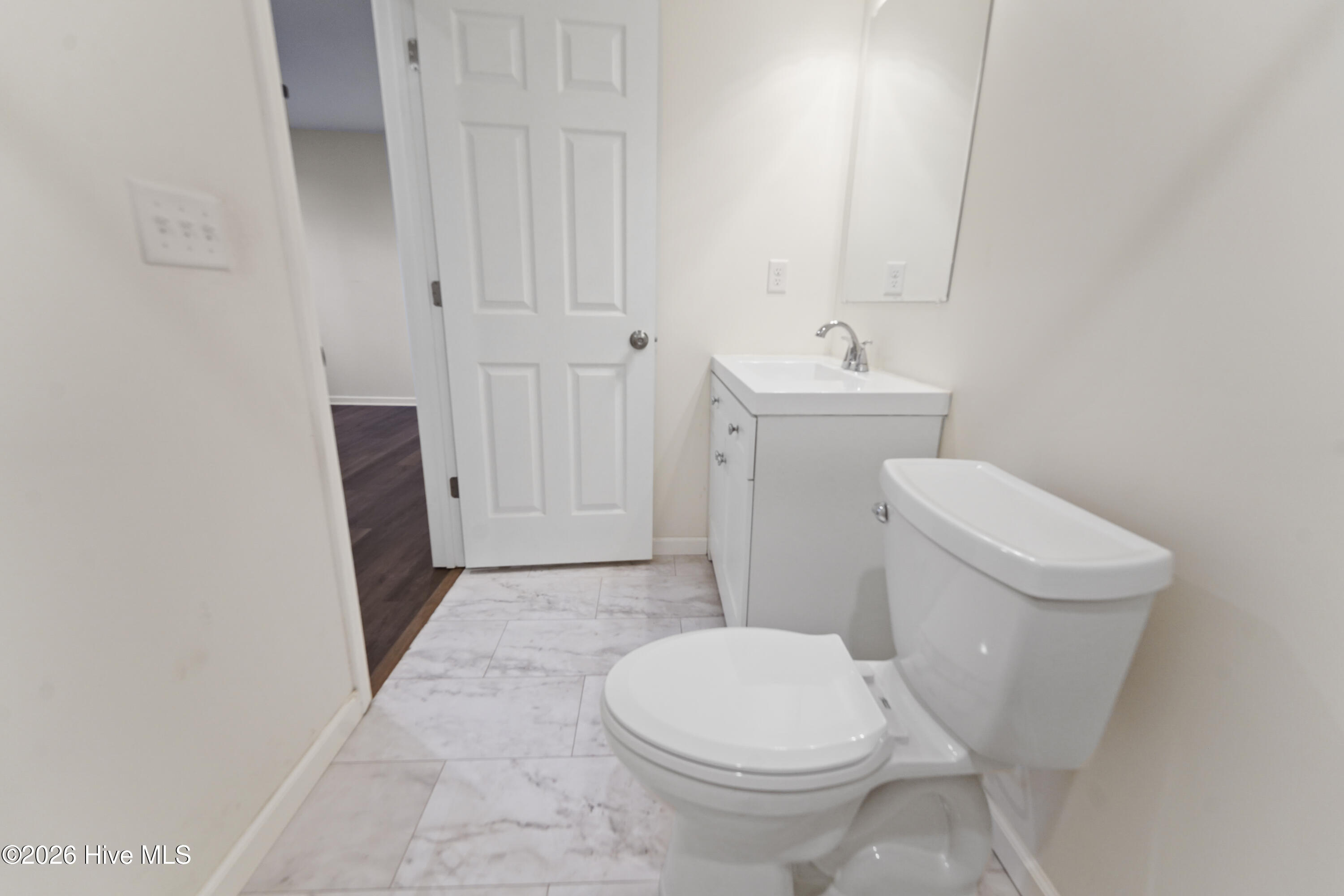 100548487 | Photo 34