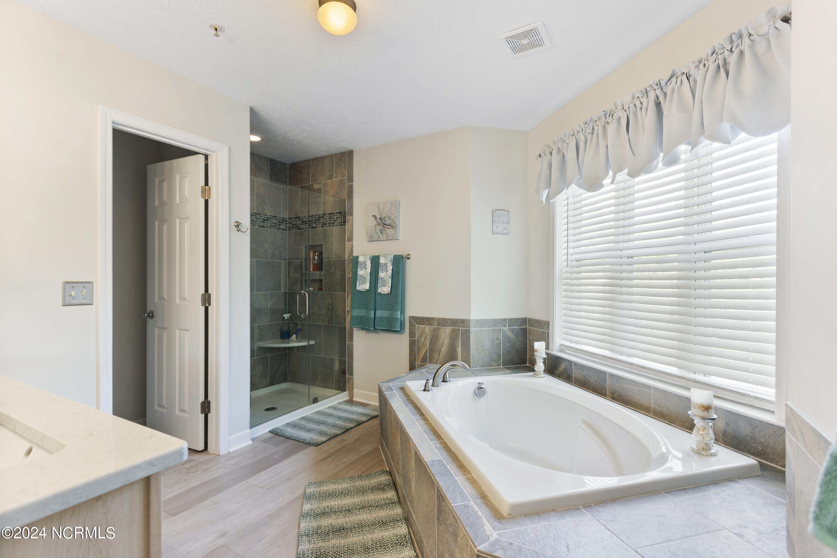 100529721 | Photo 33