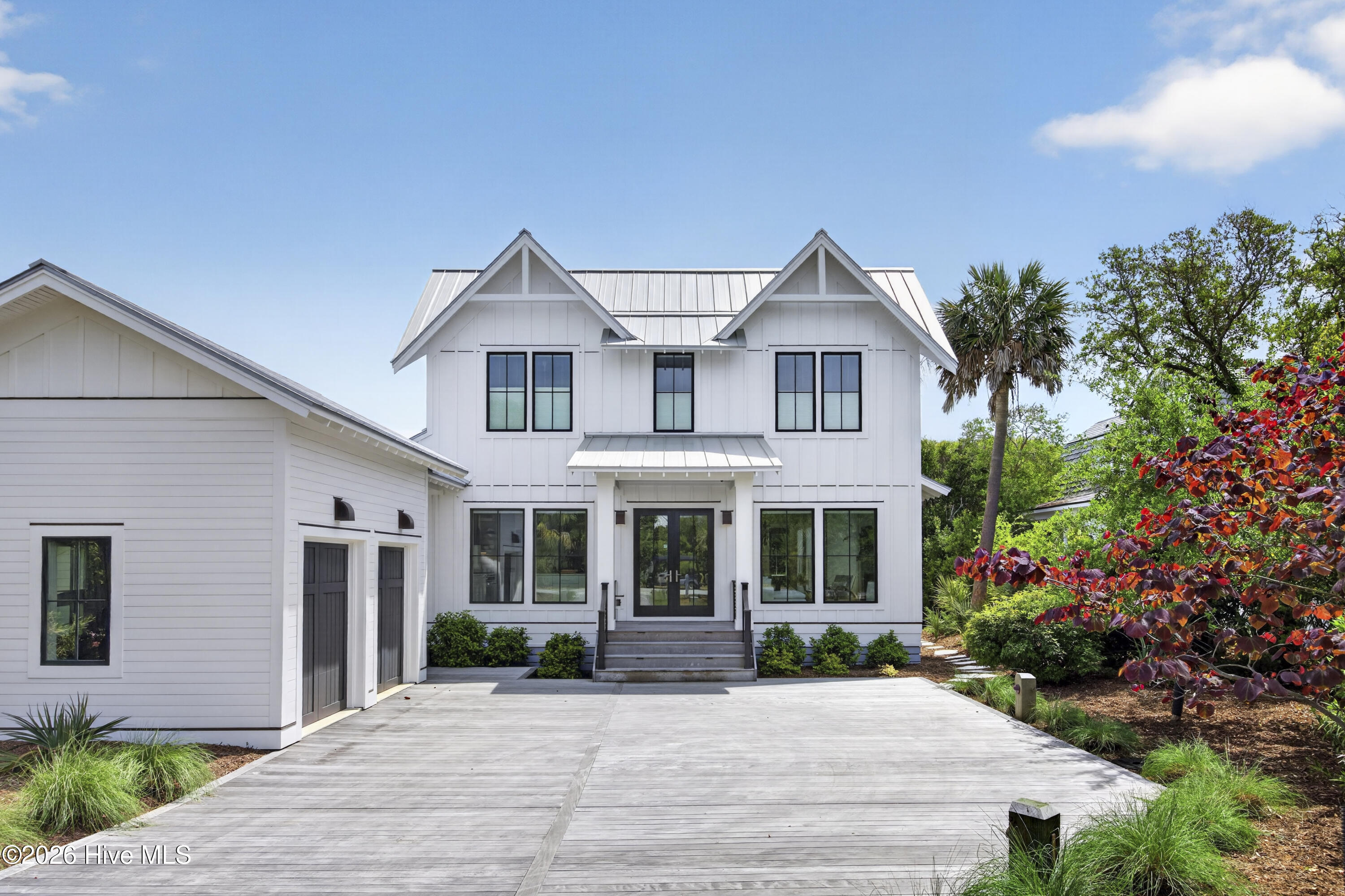 100566186 | Photo 94