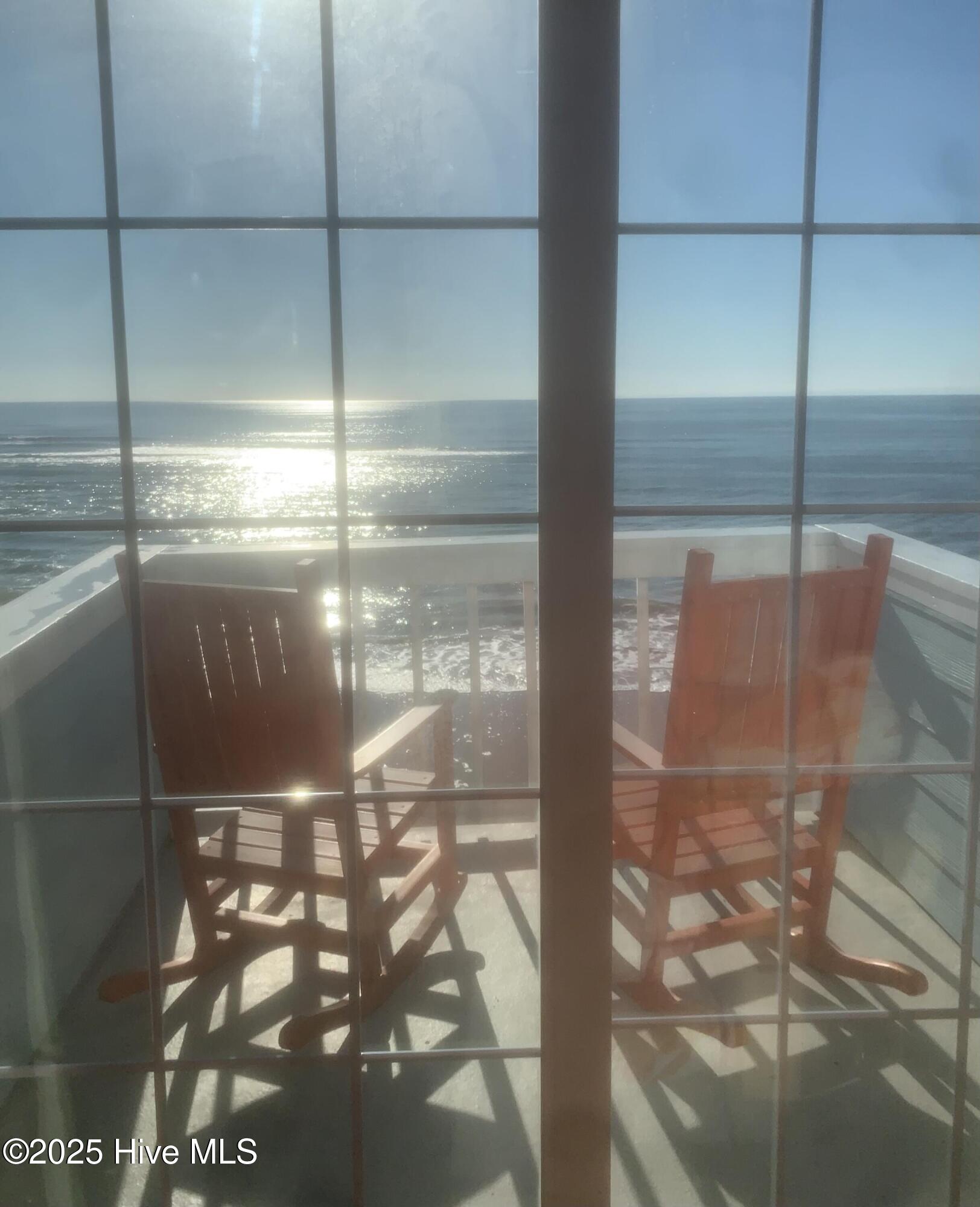 100518662 | Photo 18