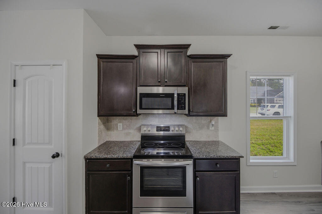 100565679 | Photo 12