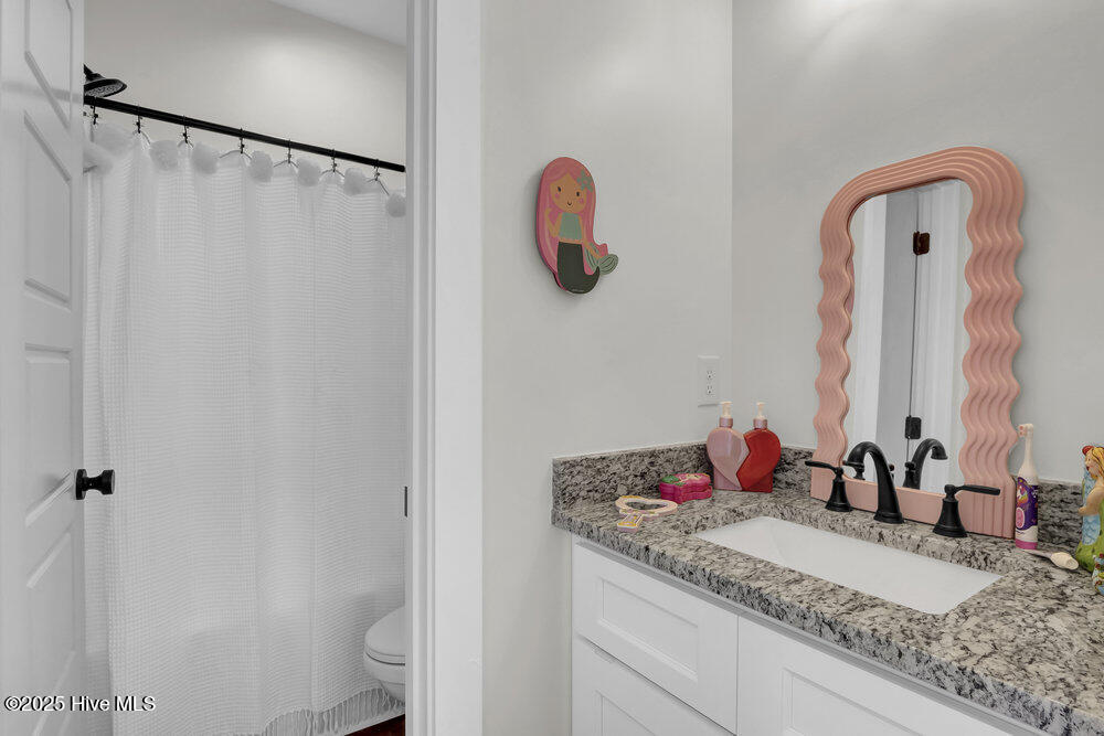 100509330 | Photo 24