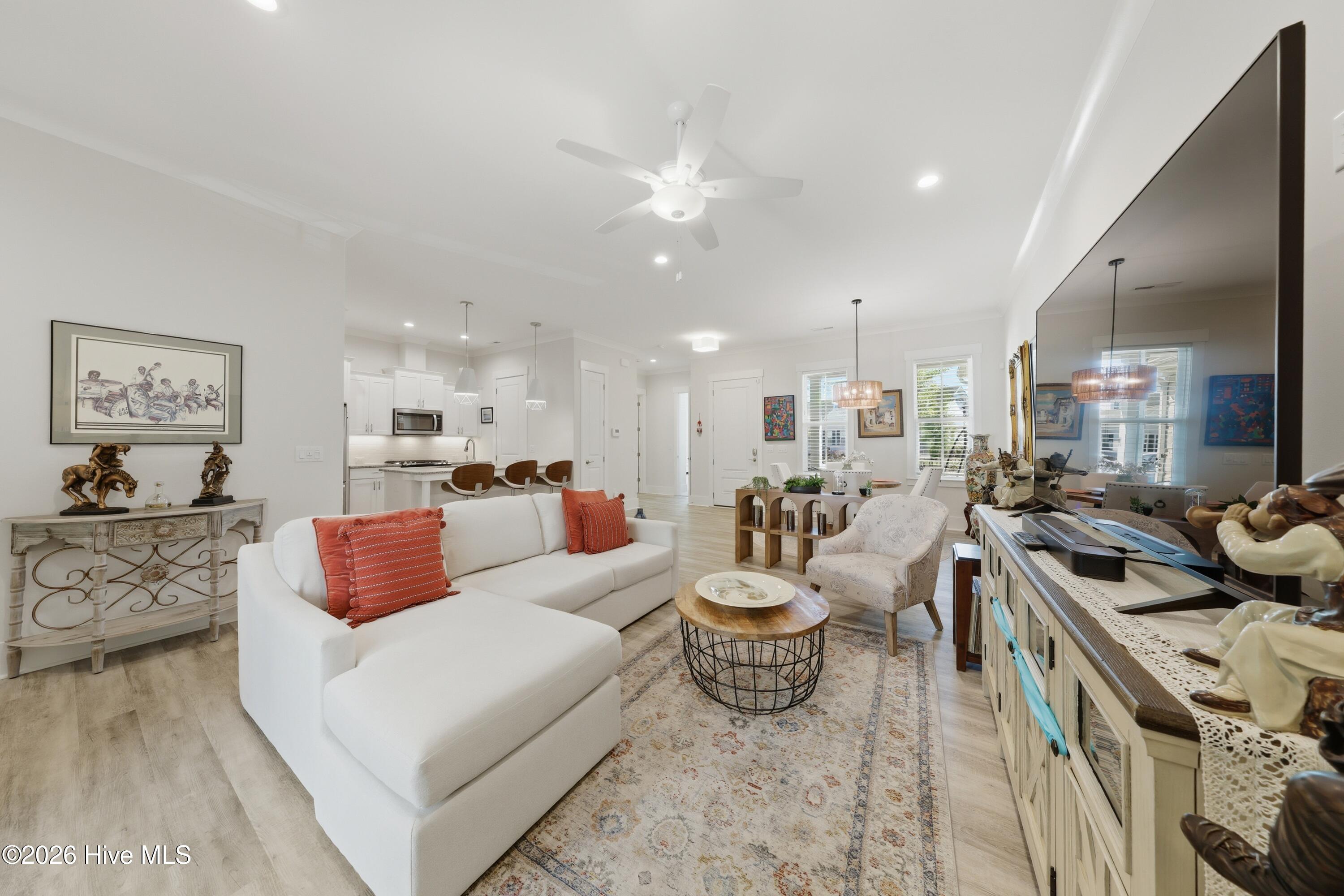 100568121 | Photo 25