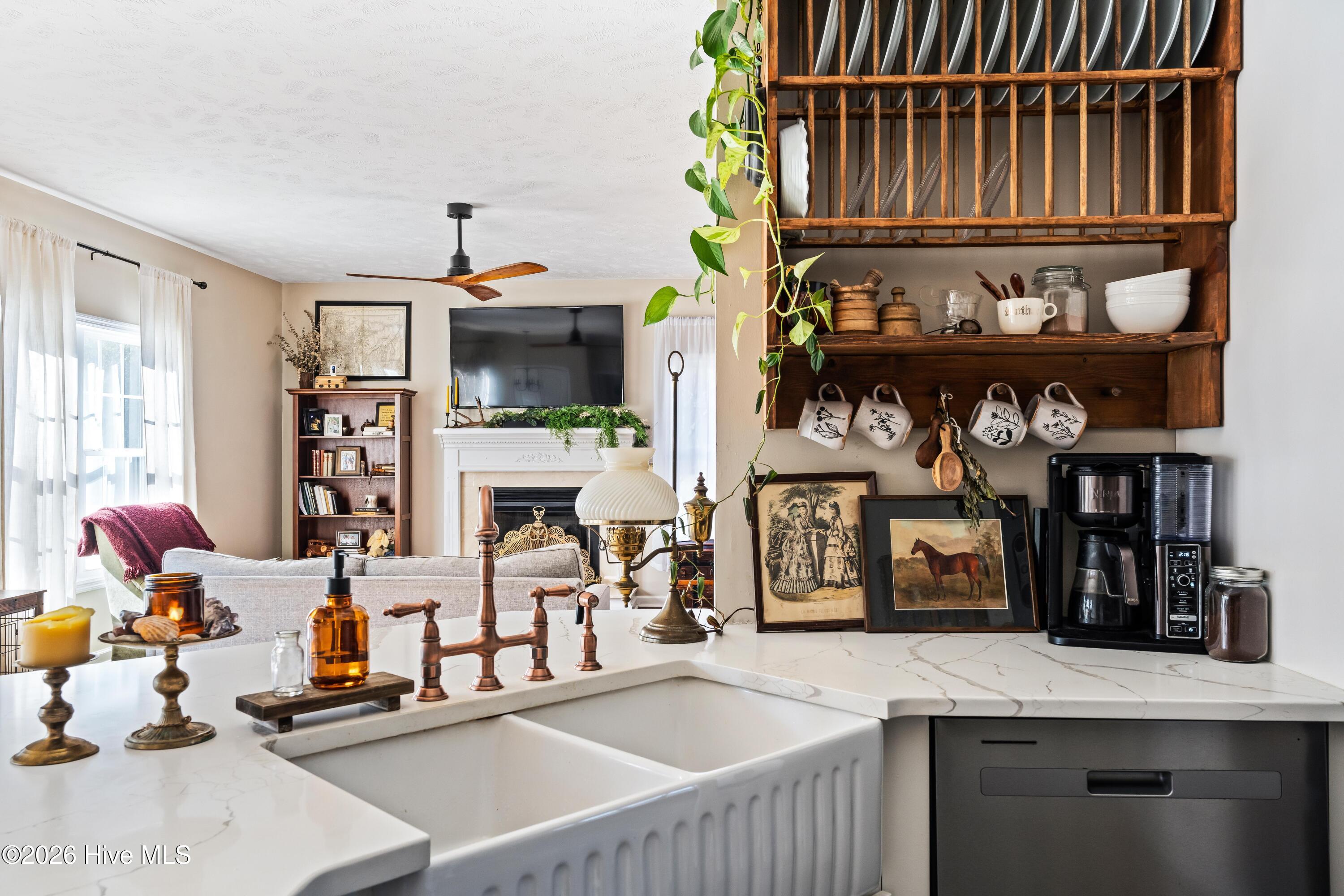 100556314 | Photo 22