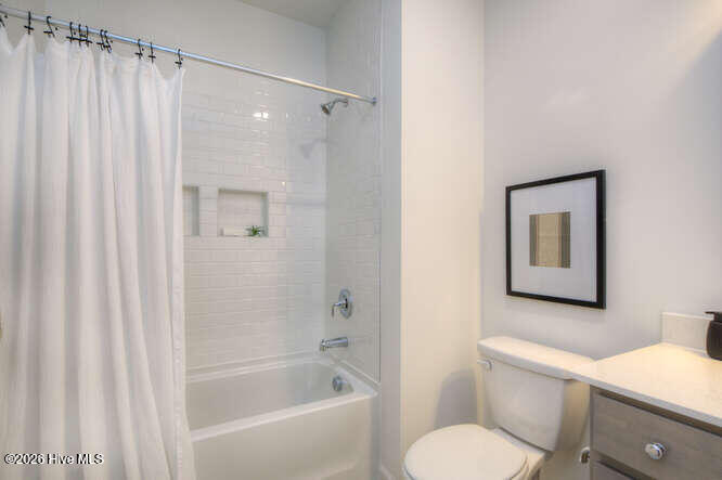 100563715 | Photo 15