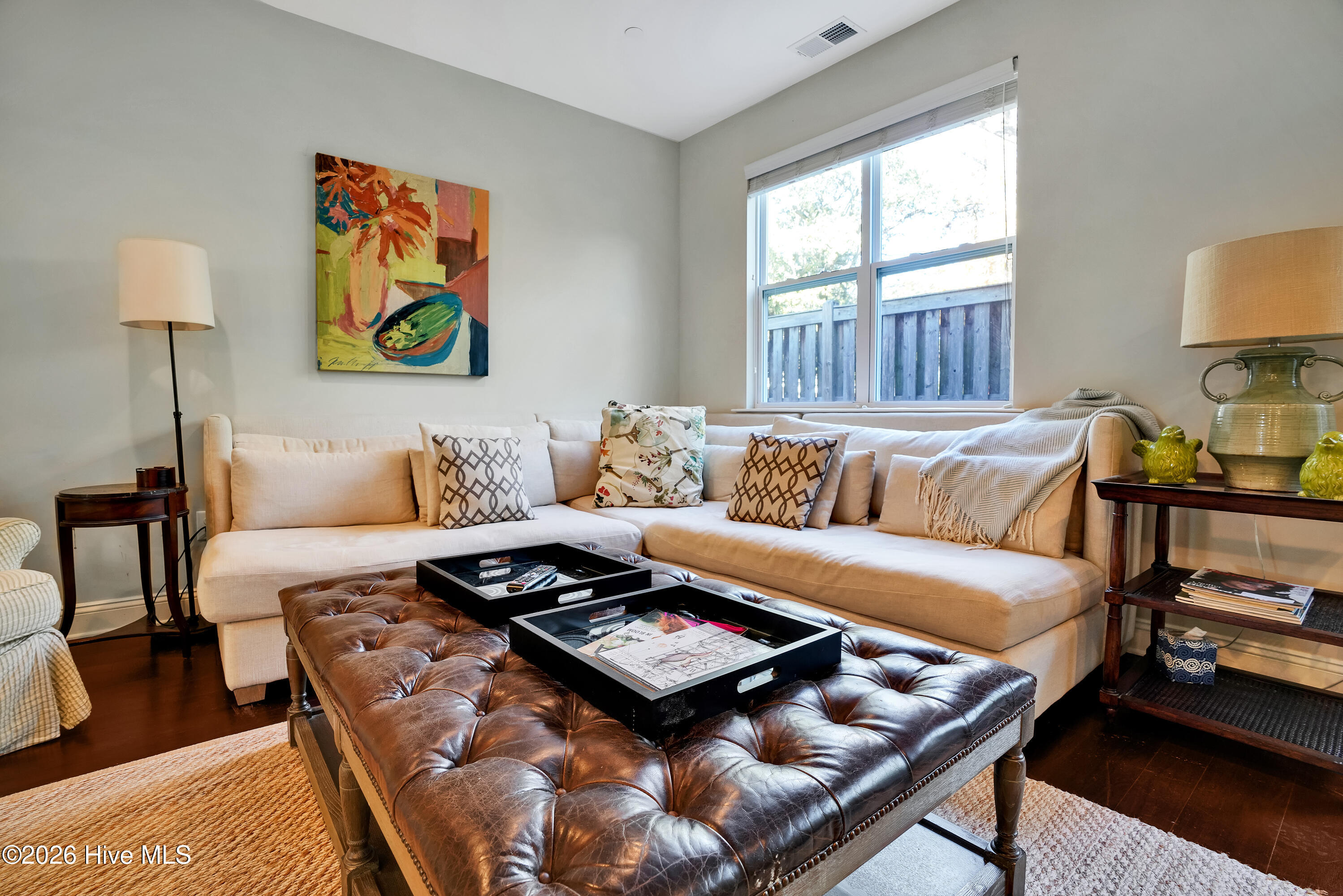 100567789 | Photo 21