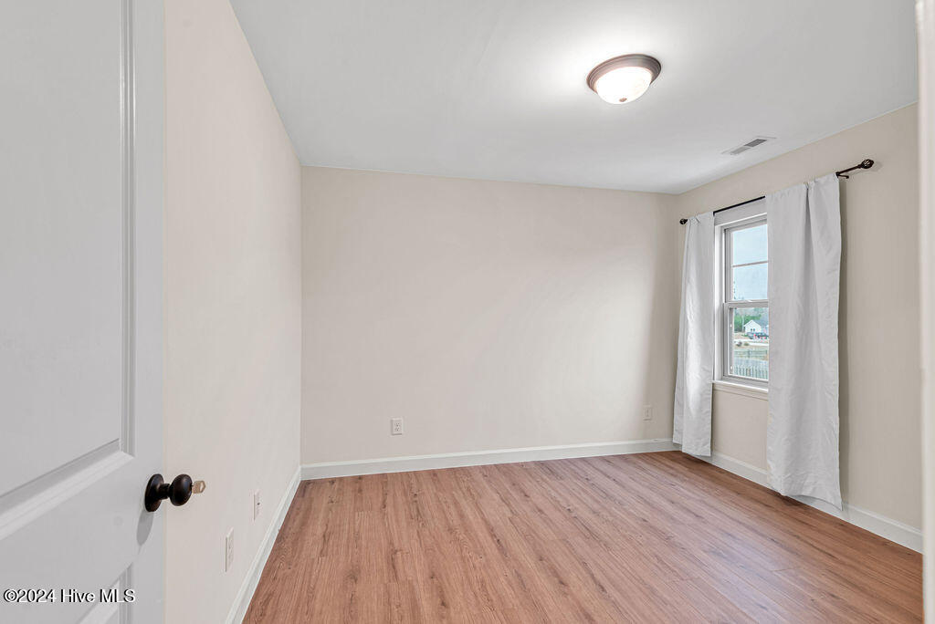 100565777 | Photo 28