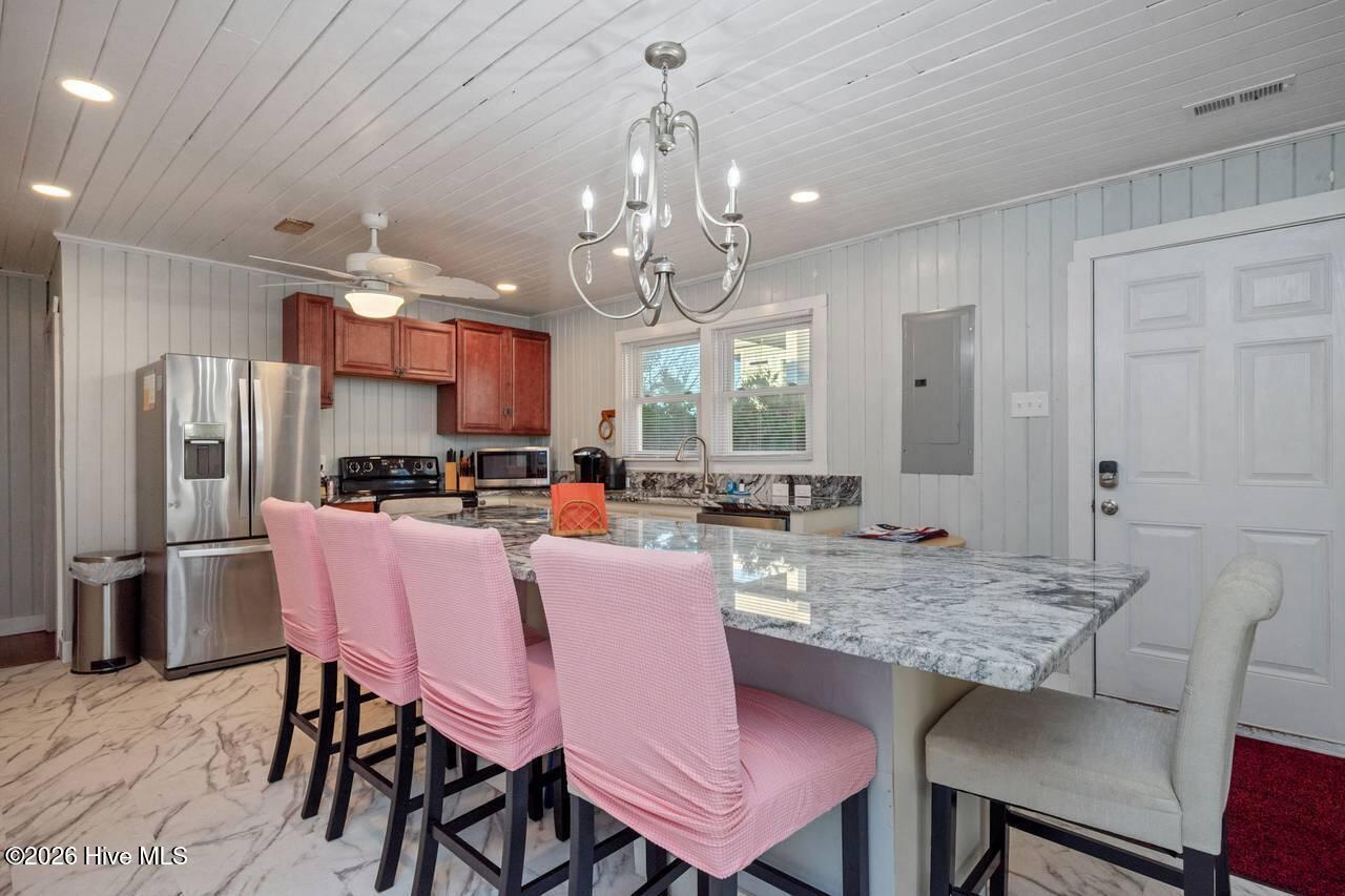 100561729 | Photo 13