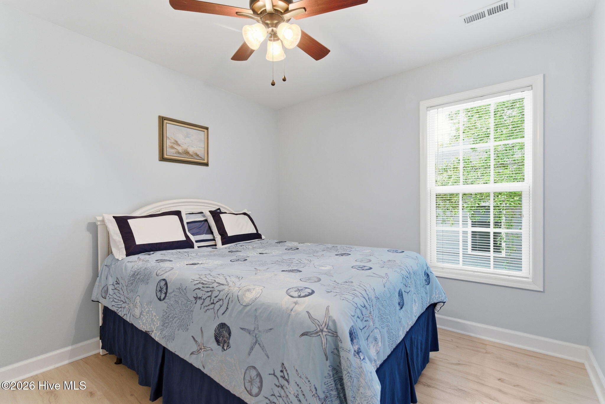 100570095 | Photo 25